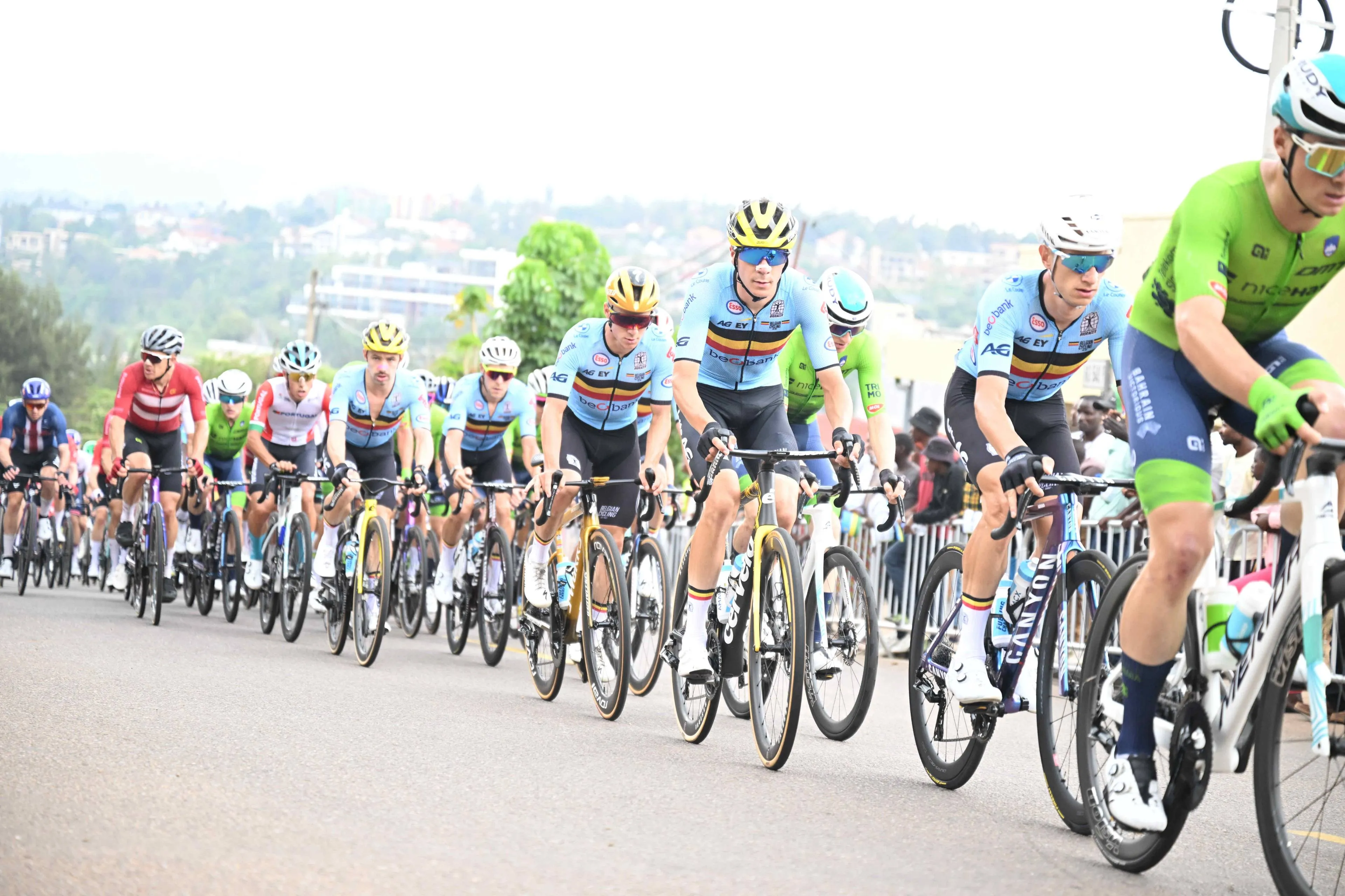 Frustratie bij uit koers gehaalde renners na WK: 'Toch de vraag stellen of dit de manier is'