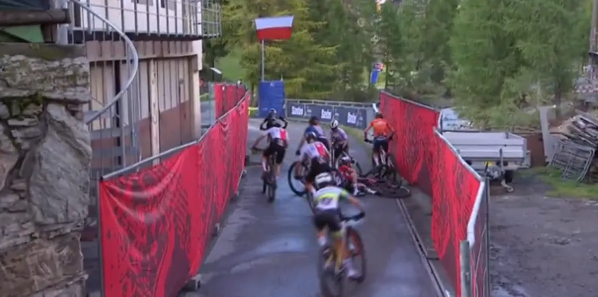 Puck Pieterse moet voet aan de grond zetten op WK MTB: Zwitserse wint voor eigen volk