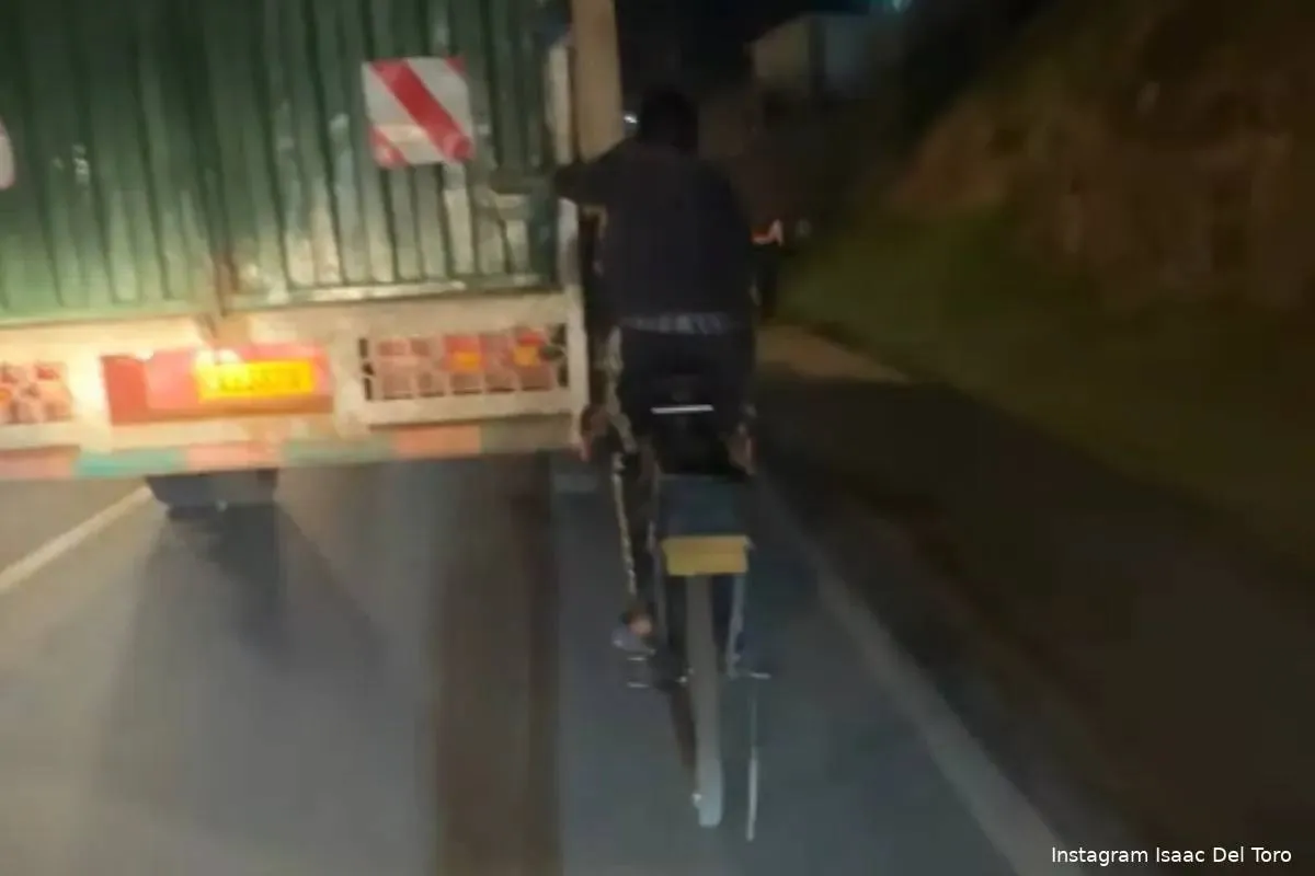 🎥 Wacky recon footage from Rwanda: Pogacar and Evenepoel play it smart, Del Toro struggles in the dark