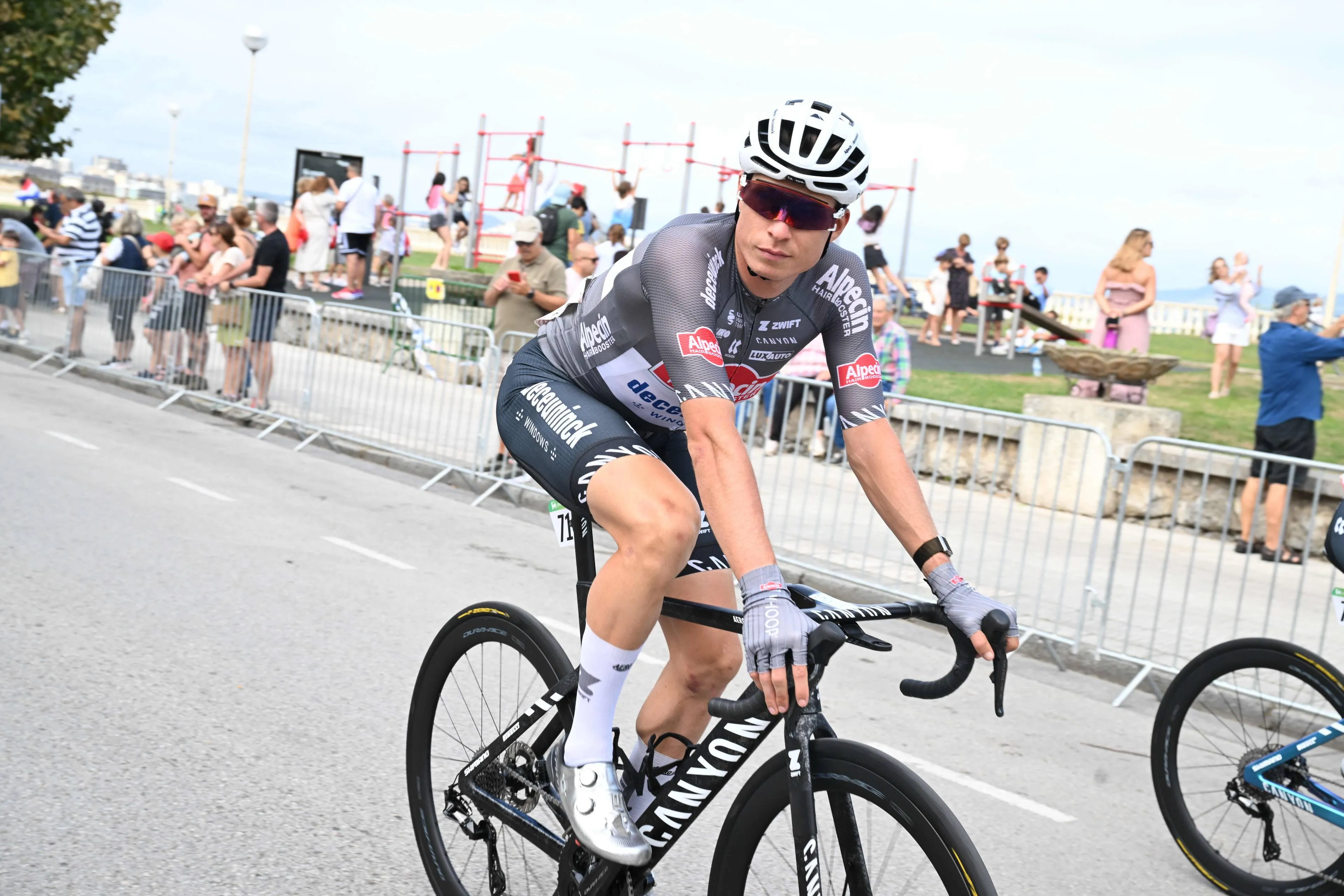 LIVE stage 19 Vuelta a España 2025 | Rare opportunity for sprint, but breakaway riders will test under-the-weather Pedersen