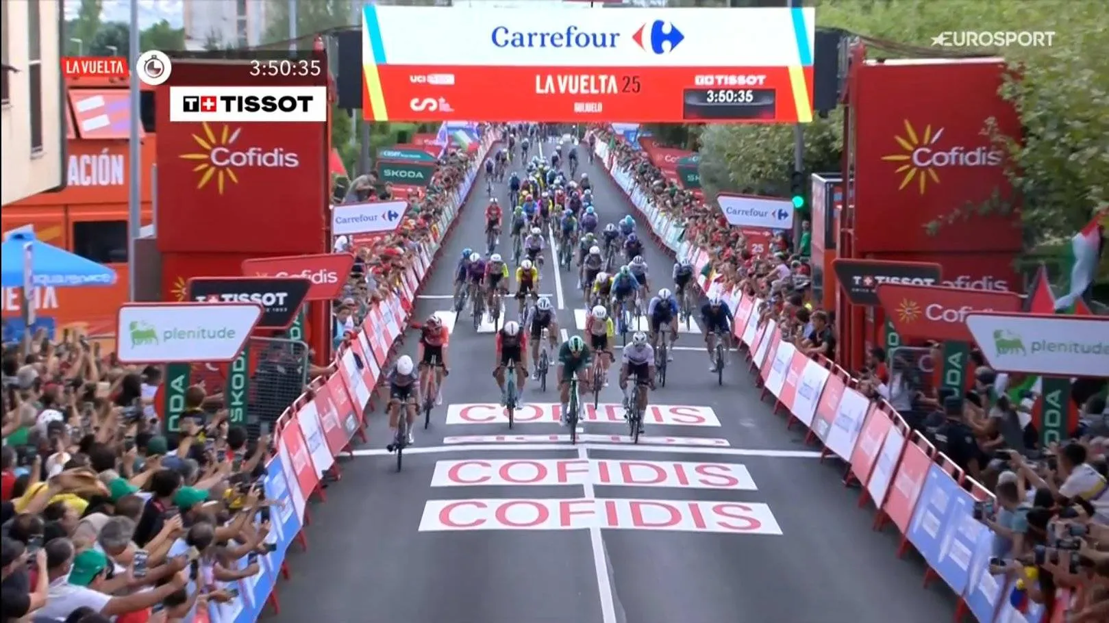 Philipsen completes Vuelta hat-trick after perfect Alpecin lead-out, Vingegaard surprises UAE and takes 4 bonus seconds
