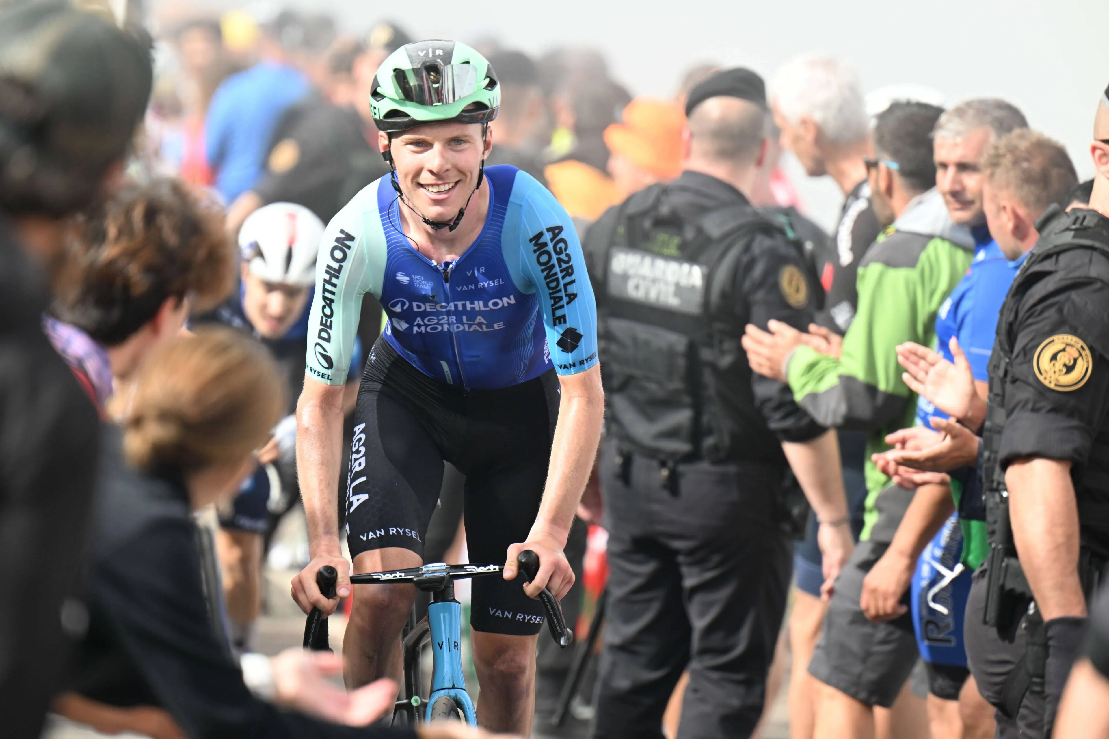 Boetes, tijdstraffen en juryrapport Vuelta a España 2025 | Duur gelletje voor Staune-Mittet