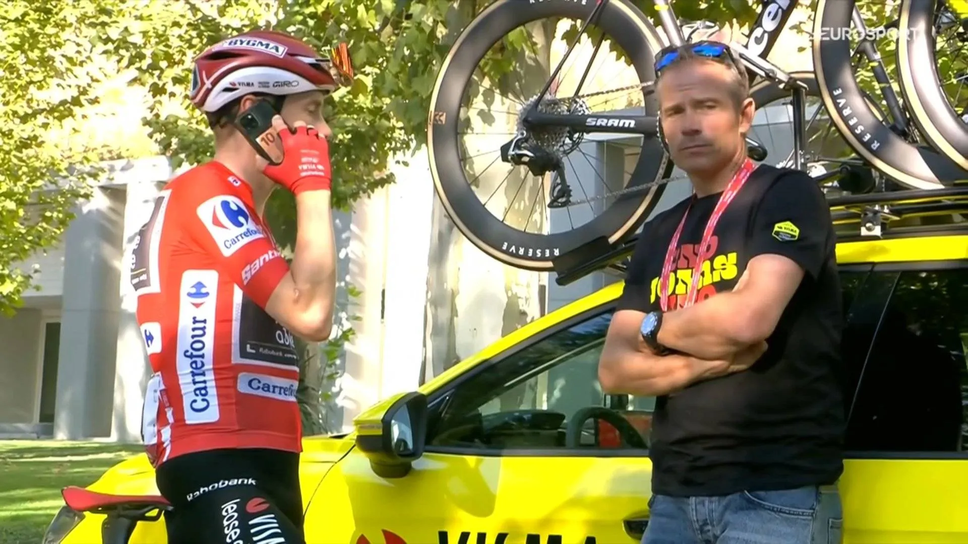 Vuelta a España eindigt in (verwacht) drama: renners gestopt door demonstraties, etappe gestaakt, geen huldiging