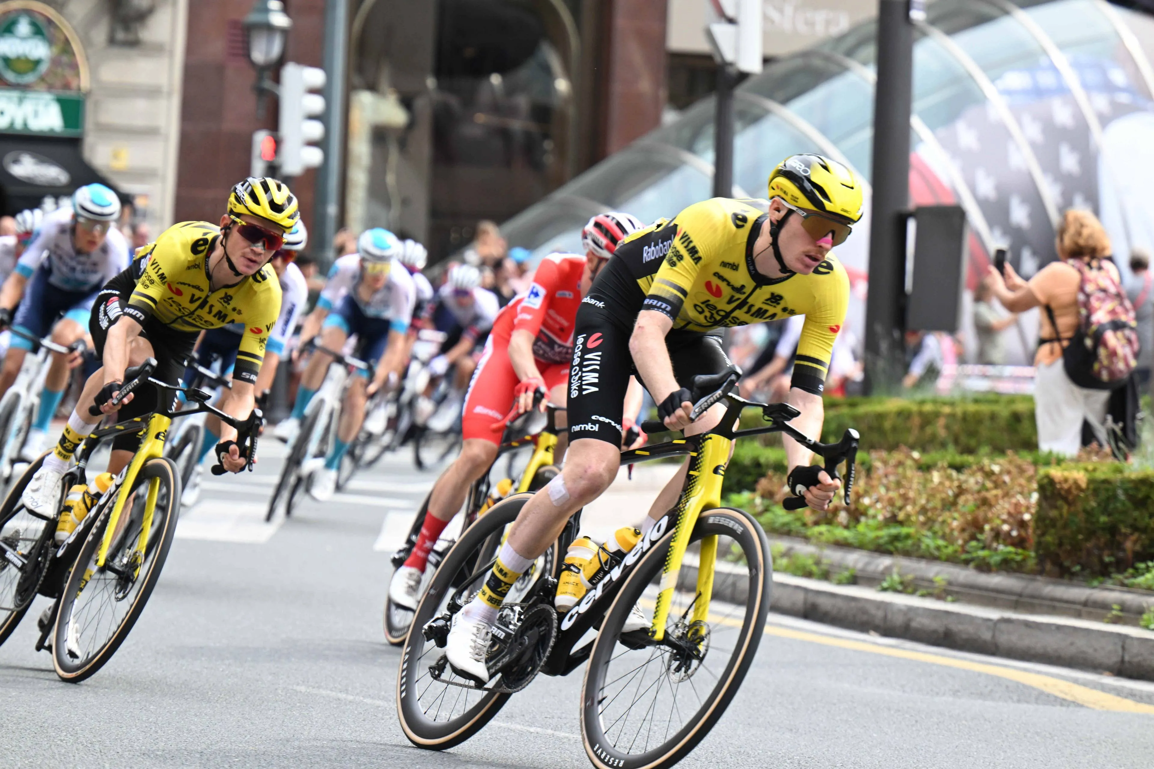 Vlam slaat in de pan tussen Jorgenson en IPT-ploegleider in Vuelta: 'Ongepast om openbaar te maken in de media'