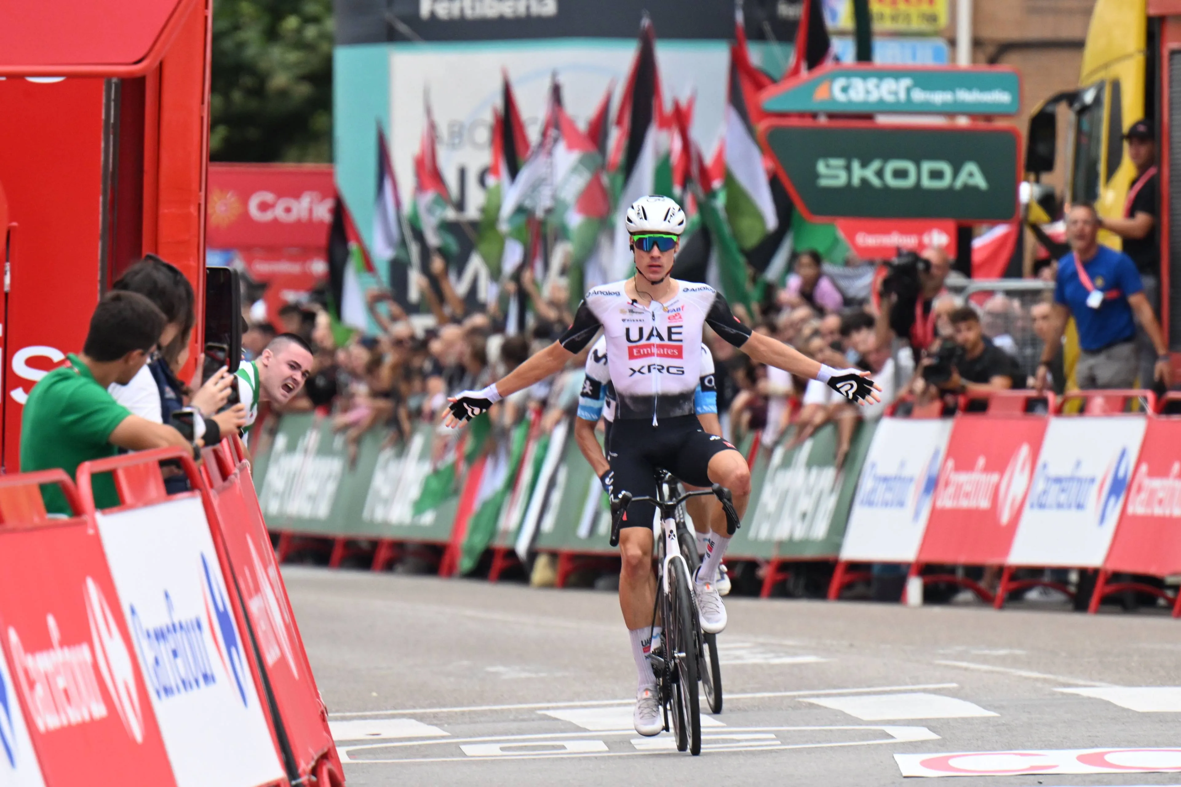 Ayuso rekent vlak voor grote WK-droom af met Gianetti en cultuur bij UAE: 'Ik eiste zelfkritiek en analyse na koersen'