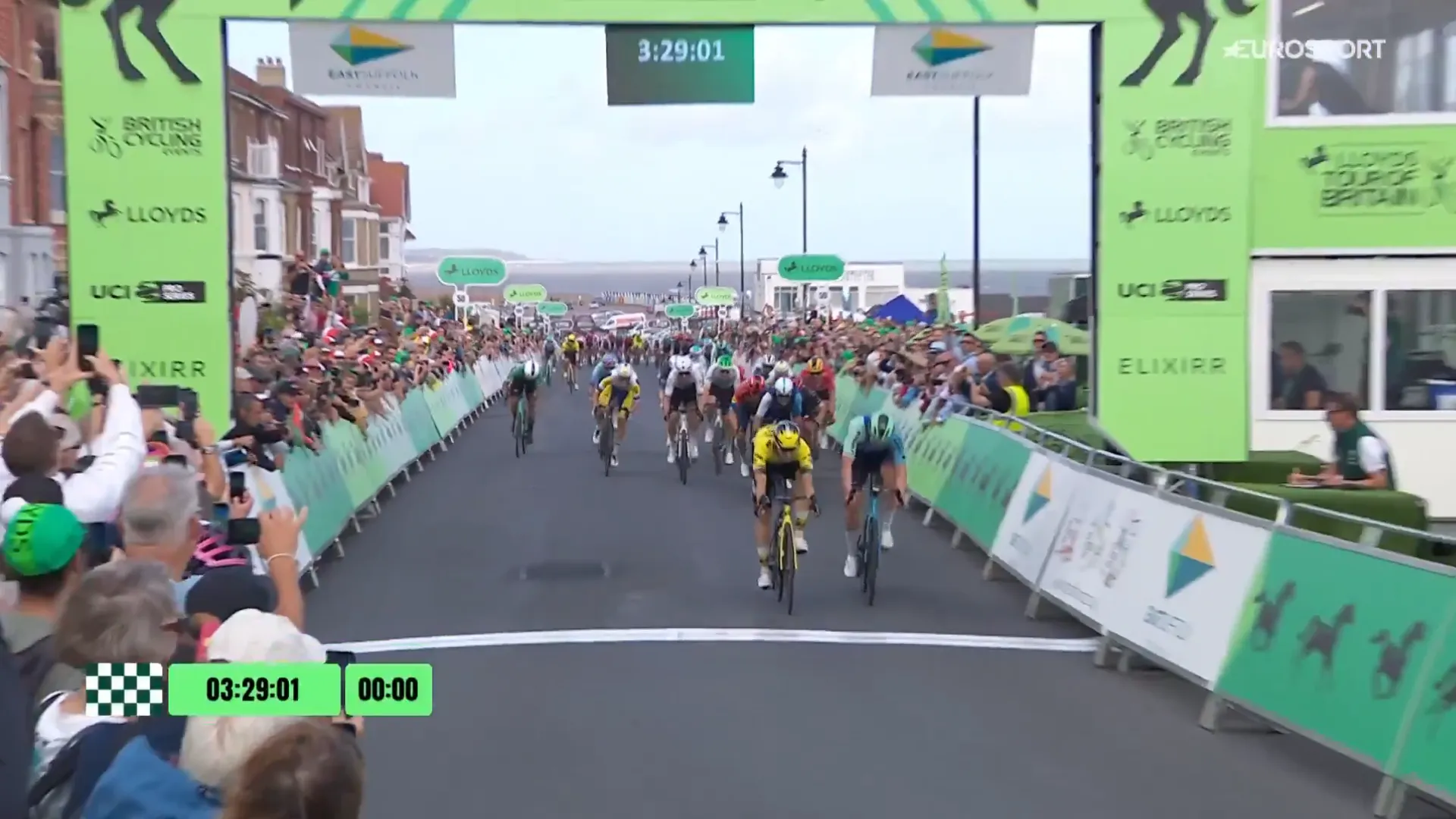 After a perfect lead-out, Kooij nearly caught by Decathlon Norwegian but edges out first stage of Tour of Britain