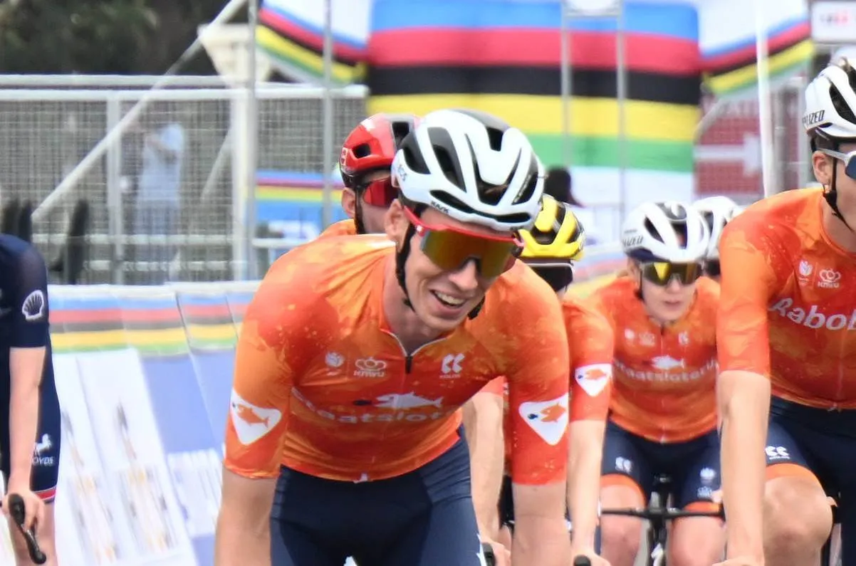 'Heb nog kleine anekdote'; Arensman bracht voltallige Nederlandse selectie in Rwanda samen door herinnering aan Dumoulin