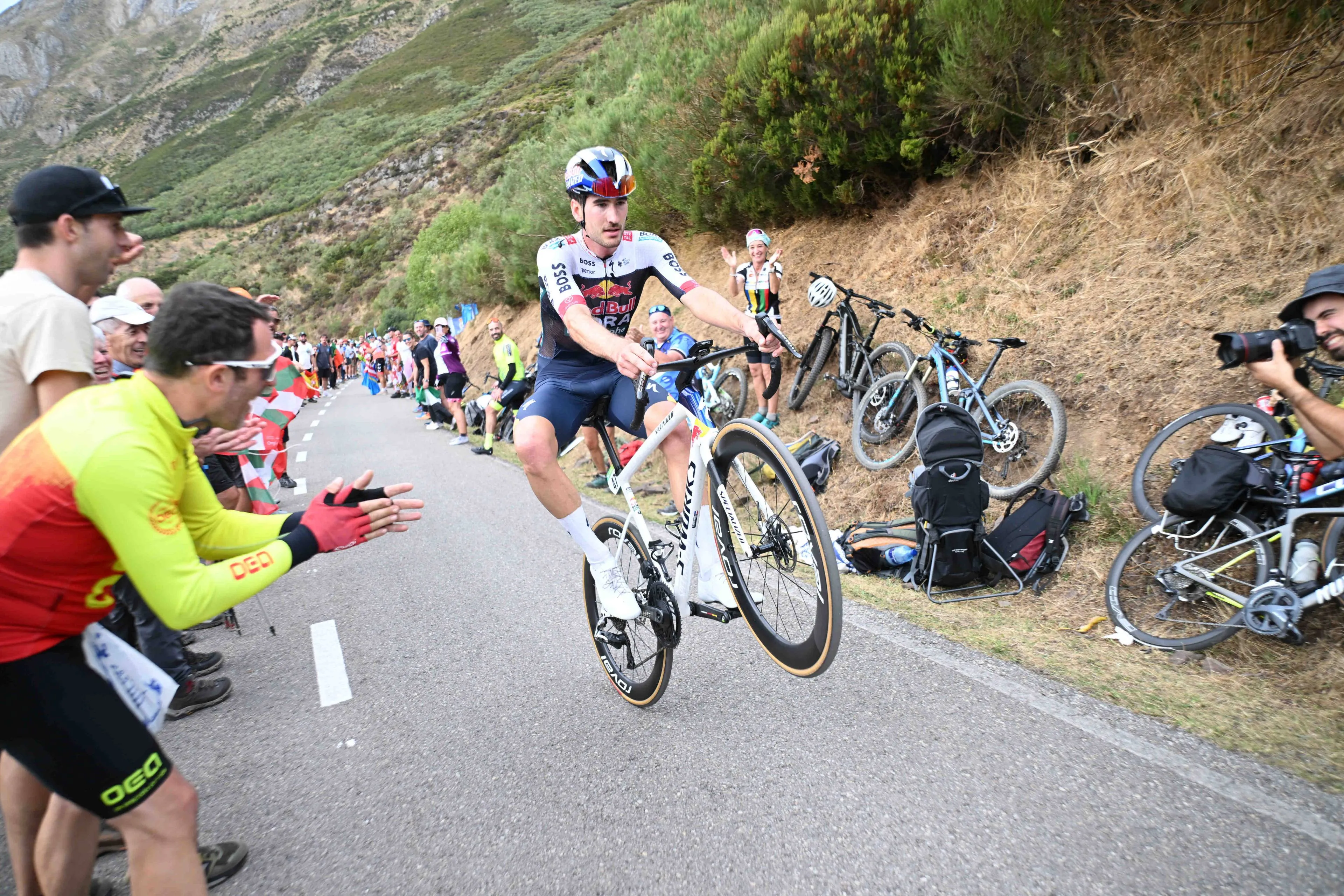 Van Dijke kan á la Van Aert cruciale rol spelen in Vuelta-plan Red Bull: 'We lachen ons helemaal verloren'