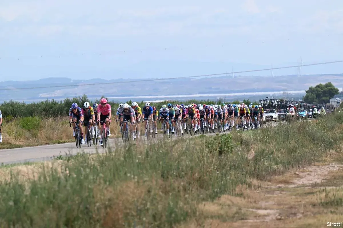 Fines, time penalties and jury report Vuelta a España 2025 | Sports director Astana gets yellow card and heavy fine