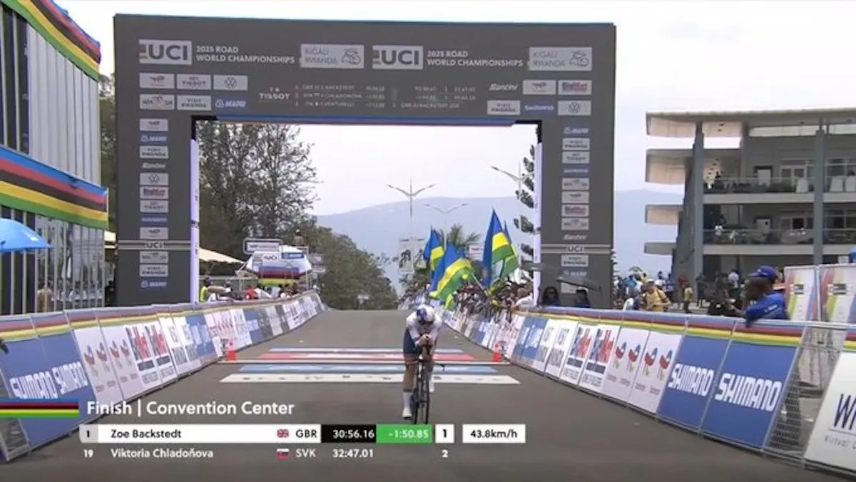 Ook Visma-talent kan topfavoriete Bäckstedt niet van WK-tijdrijden-titel houden bij de beloften: Britse degradeert concurrentie