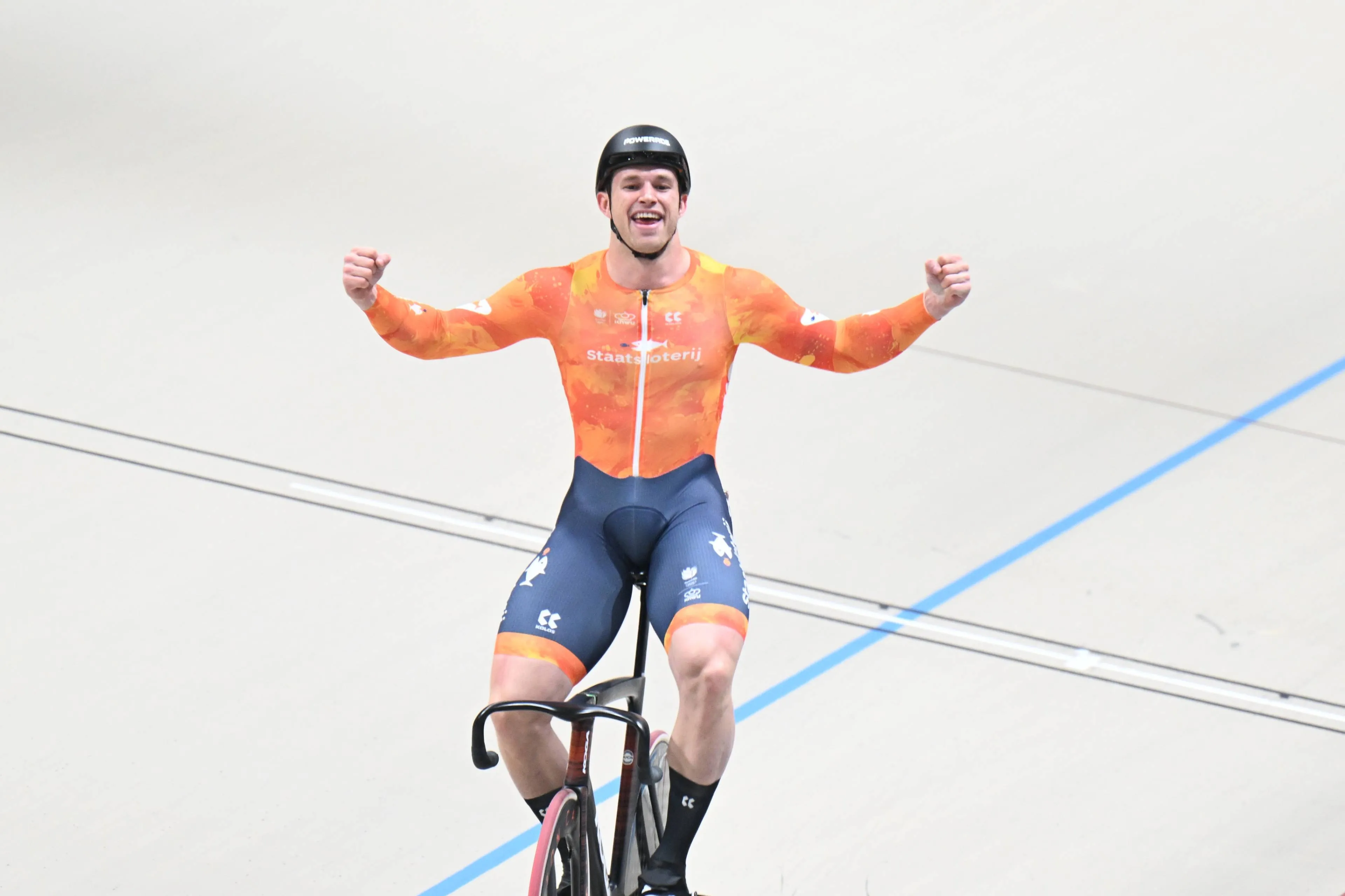 Harrie Lavreysen speelde met vuur in kwalificaties, maar flikte eerst Richardson en pakt dan wéér WK-goud