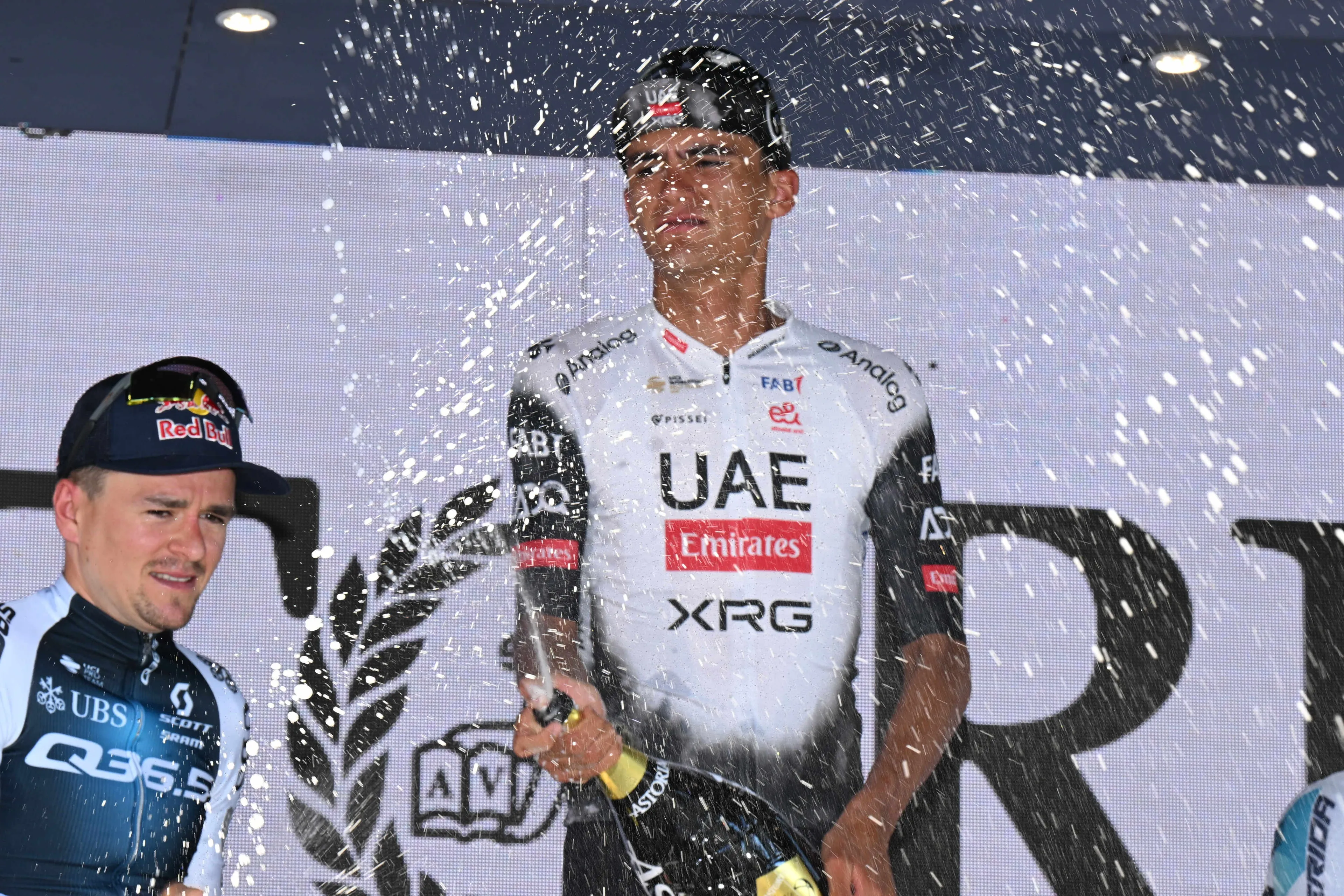 Dat kon niet uitblijven: 2025-sensatie Isaac Del Toro krijgt heel rap mooi nieuws vanuit UAE Emirates-XRG