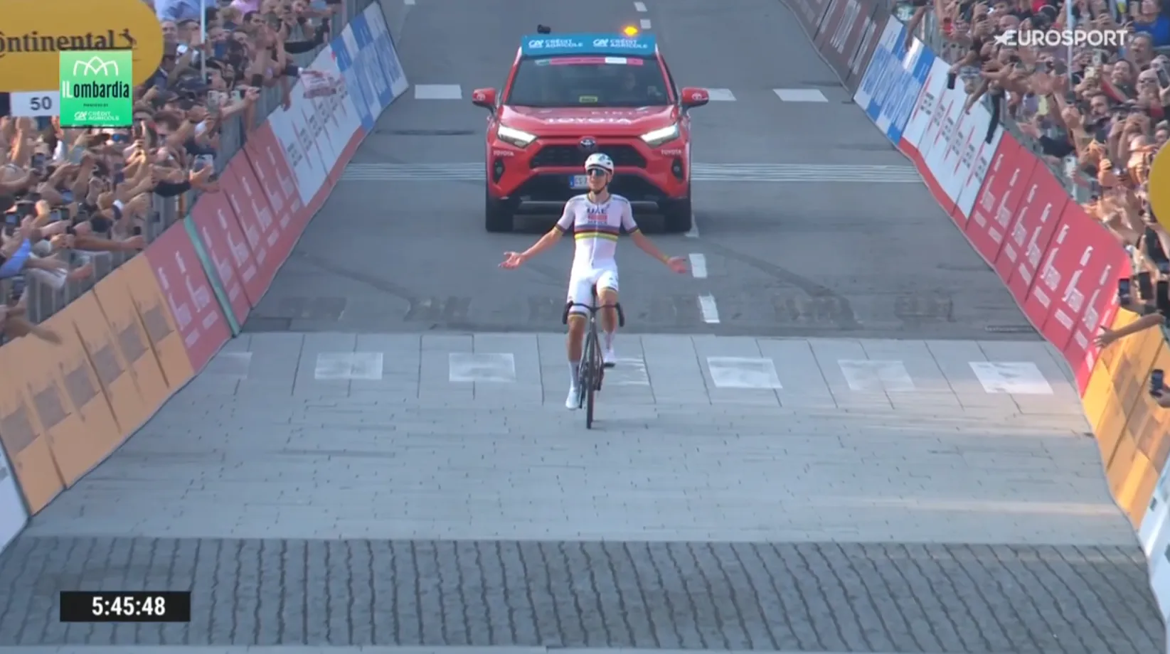 Ongenaakbare Pogacar treedt in voetsporen van Fausto Coppi en wint voor vijfde keer op rij Ronde van Lombardije