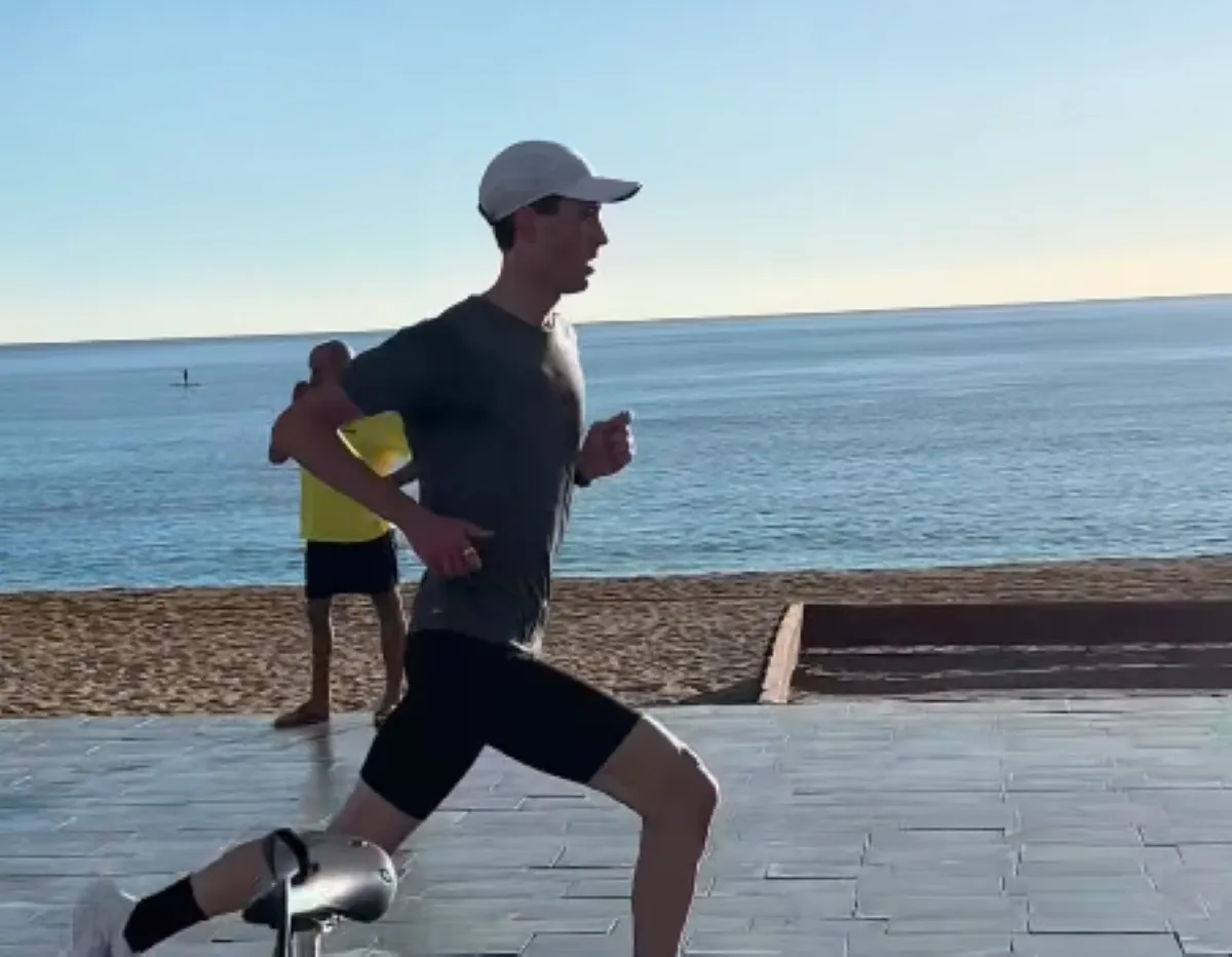 Recently retired Australian sets insane time at Valencia half-marathon
