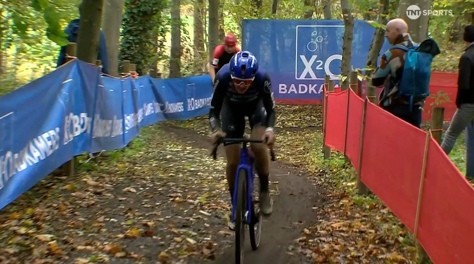 Aan de beademing op Koppenberg, maar Lucinda Brand wint na Oudenaarde ook op explosief rondje
