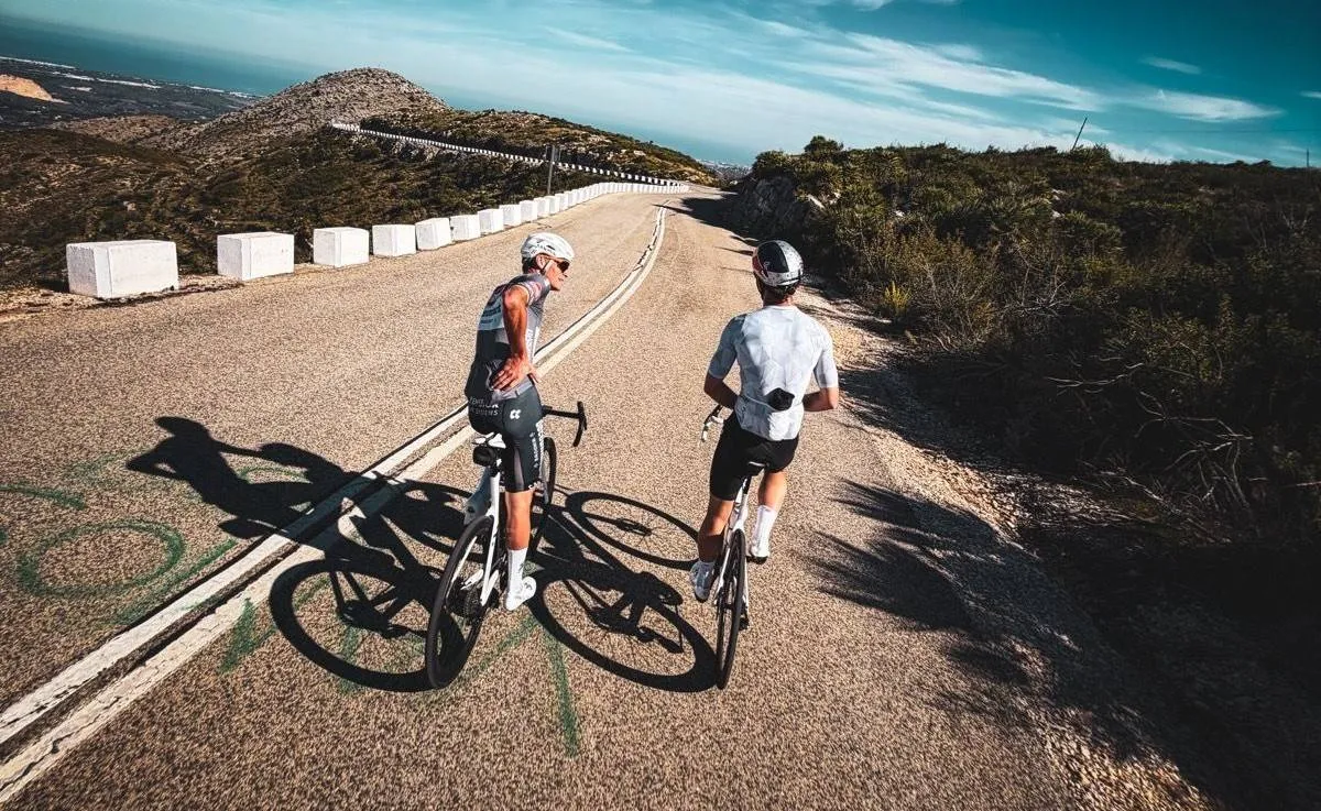 🎥 Everyone hit like! Van der Poel’s training mate sets terms for MVDP’s potential triathlon debut