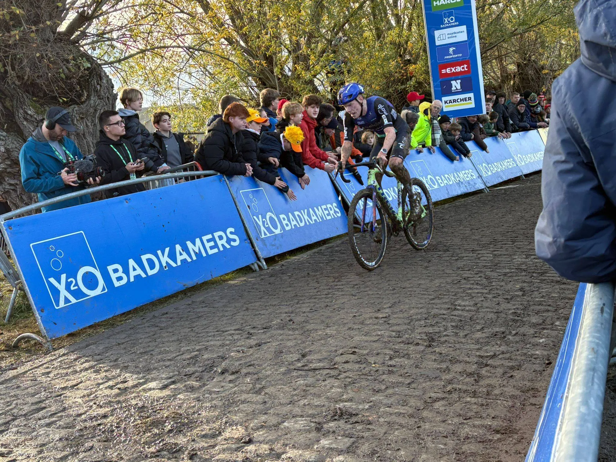 Pim Ronhaar schittert wederom op podium, ditmaal naast Thibau Nys: 'Bij hem kan het 2 kanten opgaan'