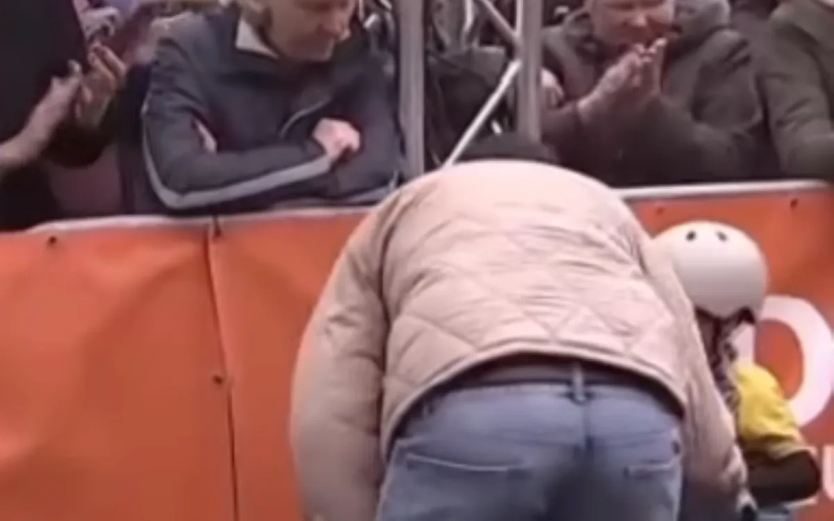 🎥 Like dad Wout van Aert: Georges 3rd in kids race as part of farewell-race Tim Declercq