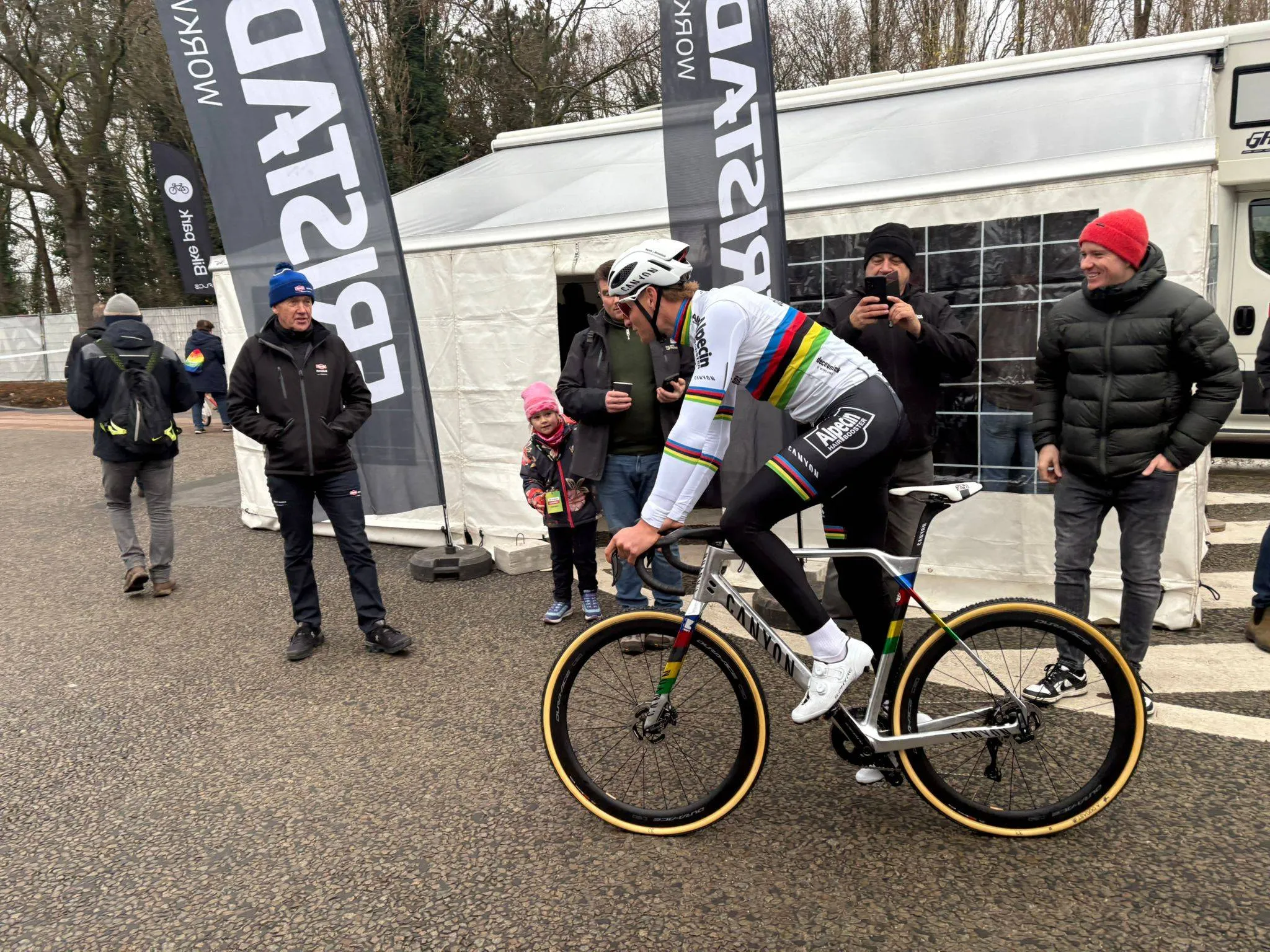 Mathieu van der Poel verklaart verschil Namen-Antwerpen middels deal met trainer