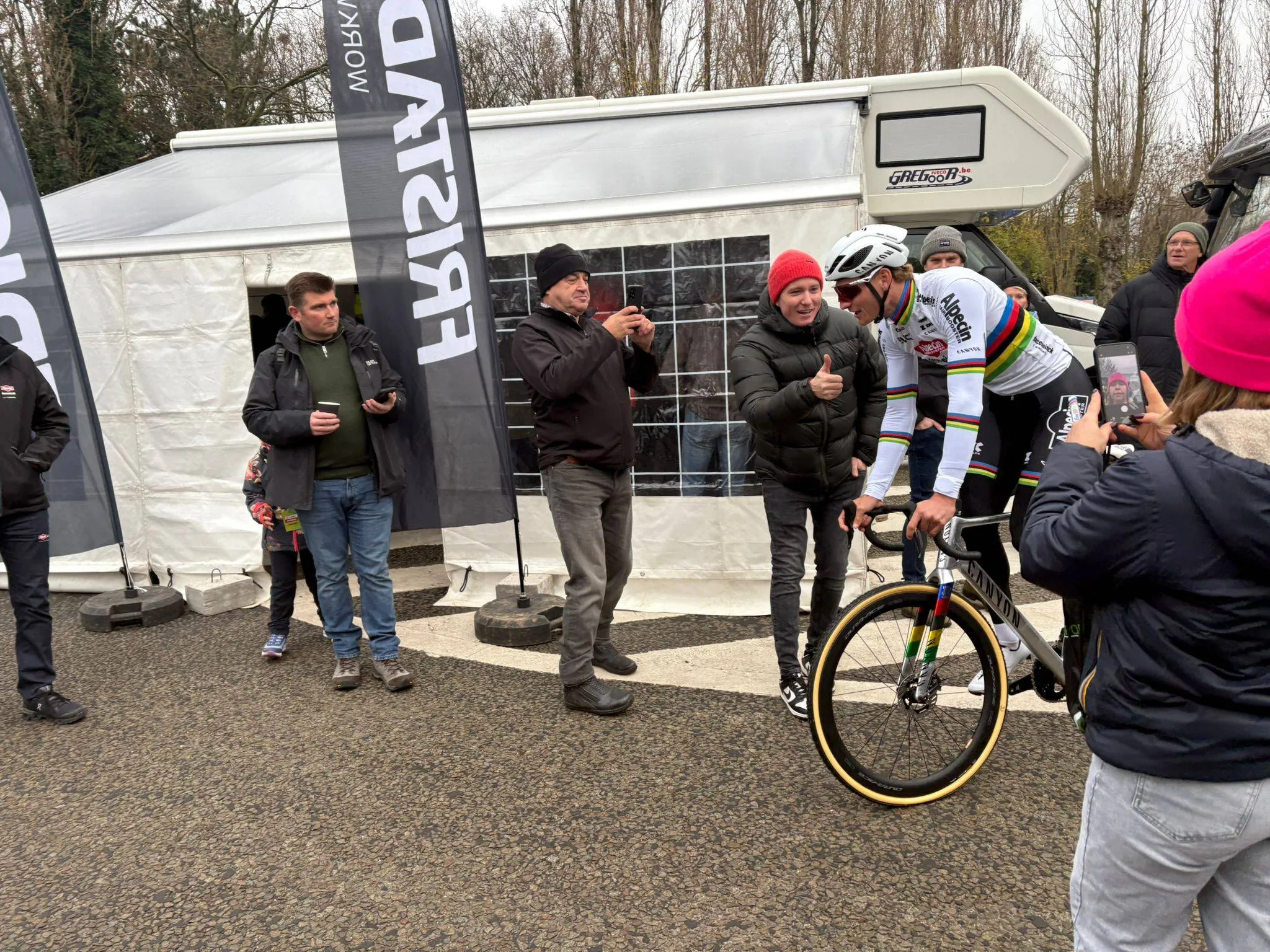 Nederland-België-discussie lijkt met Van der Poel minder te leven: 'Al had iemand als Lars Boom ook grote mond naar Belgen toe’