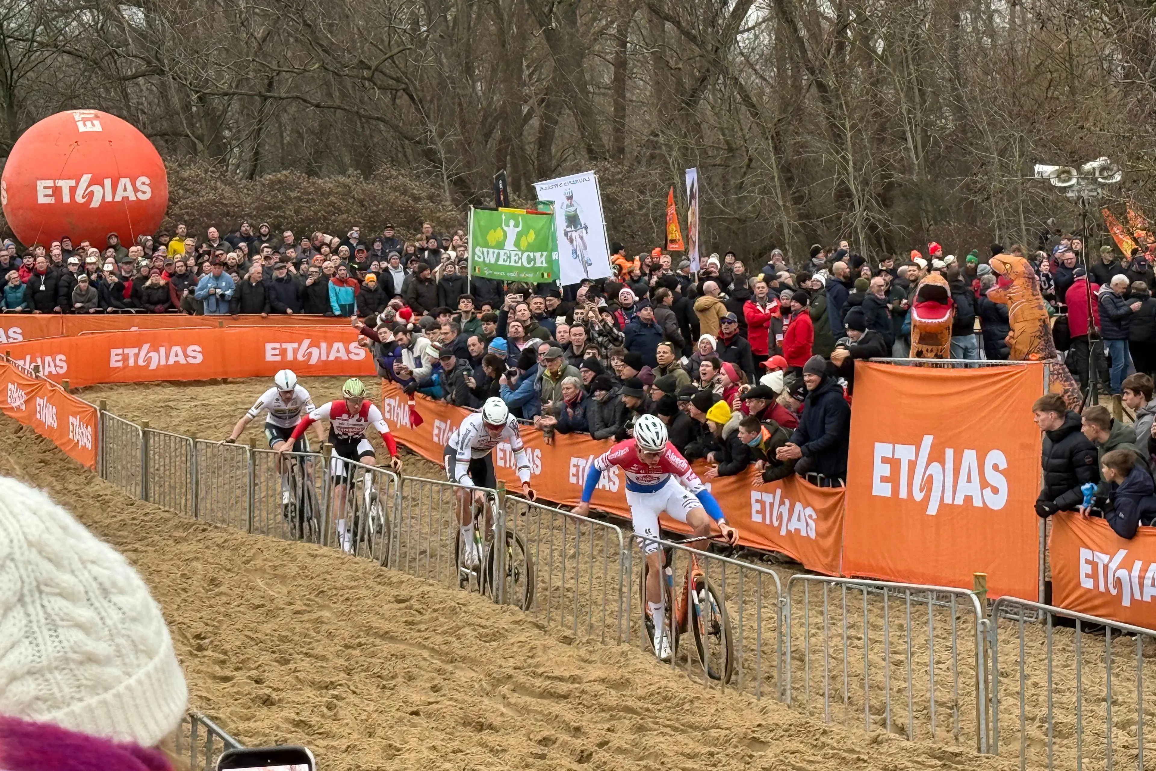Tibor Del Grosso heeft veel last van zijn rug bij rentree in het veld: 'Ik doe er alles aan, maar helemaal verhelpen lukt niet'