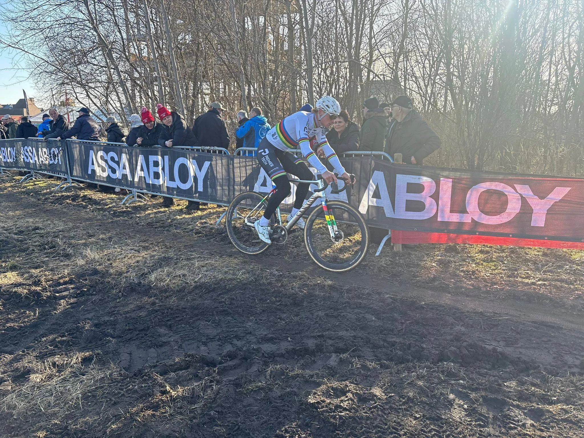 Goed, zweet en lekke banden: 3 conclusies van Mathieu van der Poel na Wereldbeker Maasmechelen