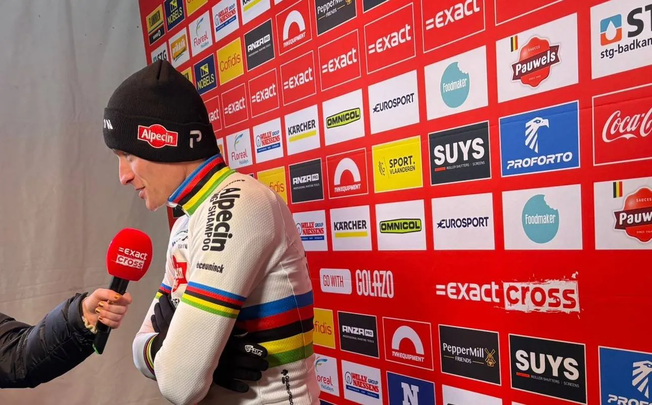 Klappertandende Mathieu van der Poel wist in laatste ronde al: 'Dat gaat een minuut of 5 echt pijn doen'