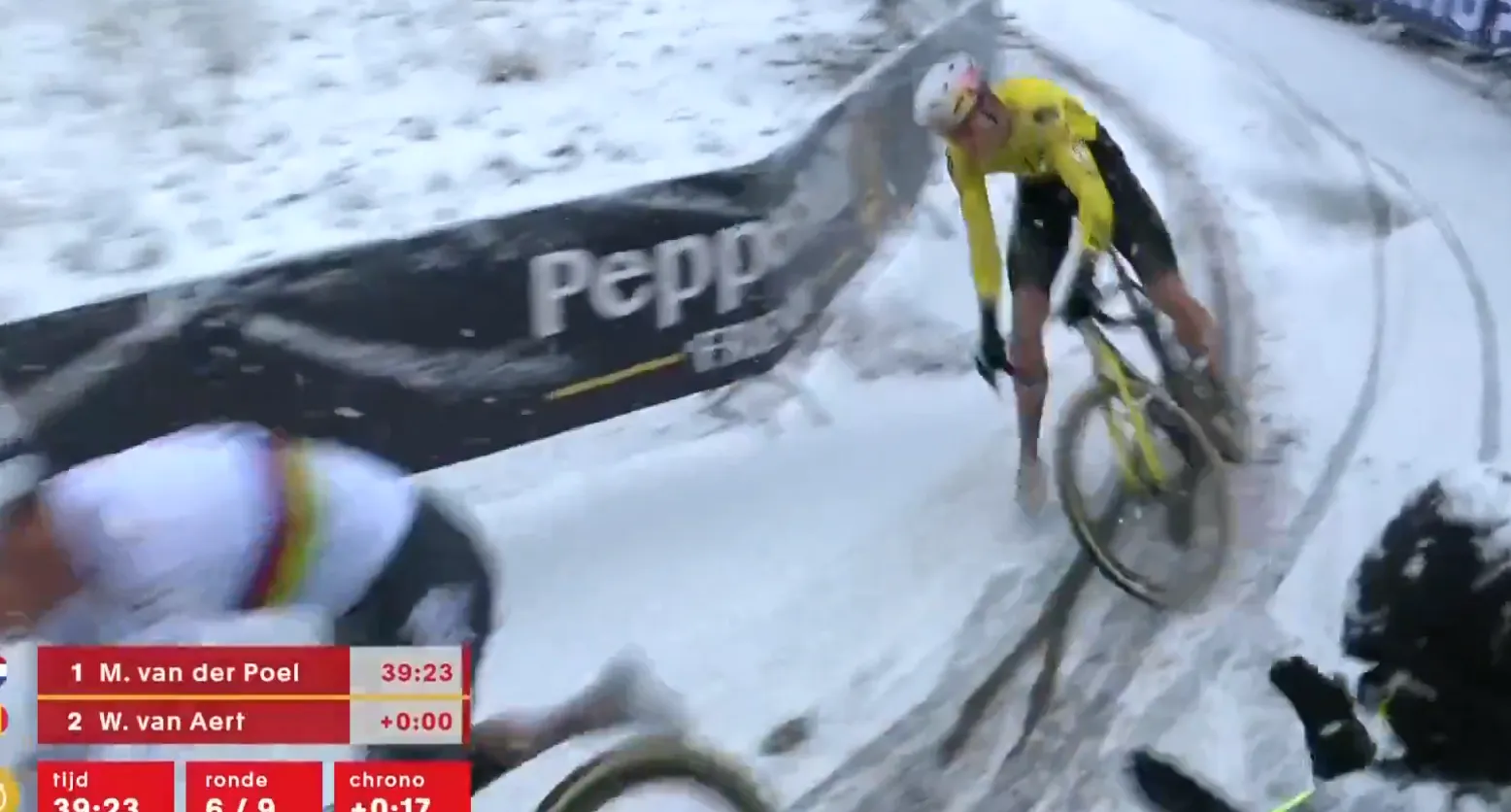 🎥 Van der Poel moest op hetzelfde punt als Van Aert uit pedaal: 'Daardoor kleine schrikreactie bij Wout'