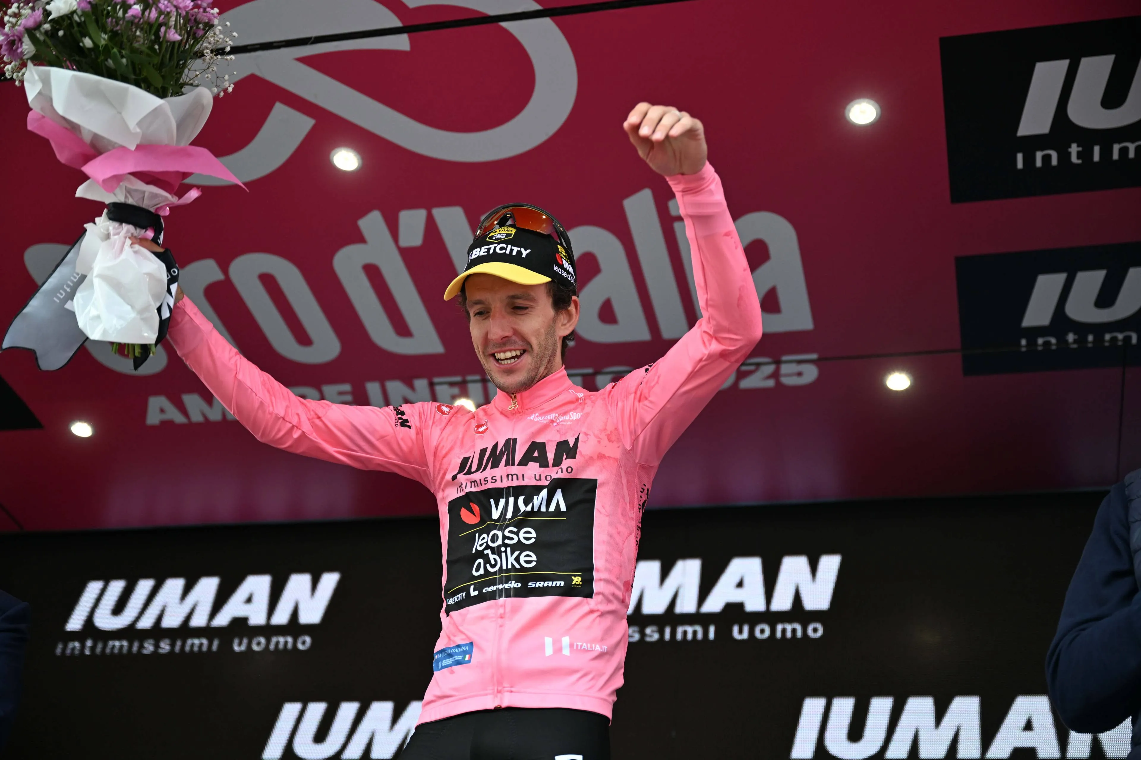 Big surprise: Simon Yates (33) puts an immediate end to his career