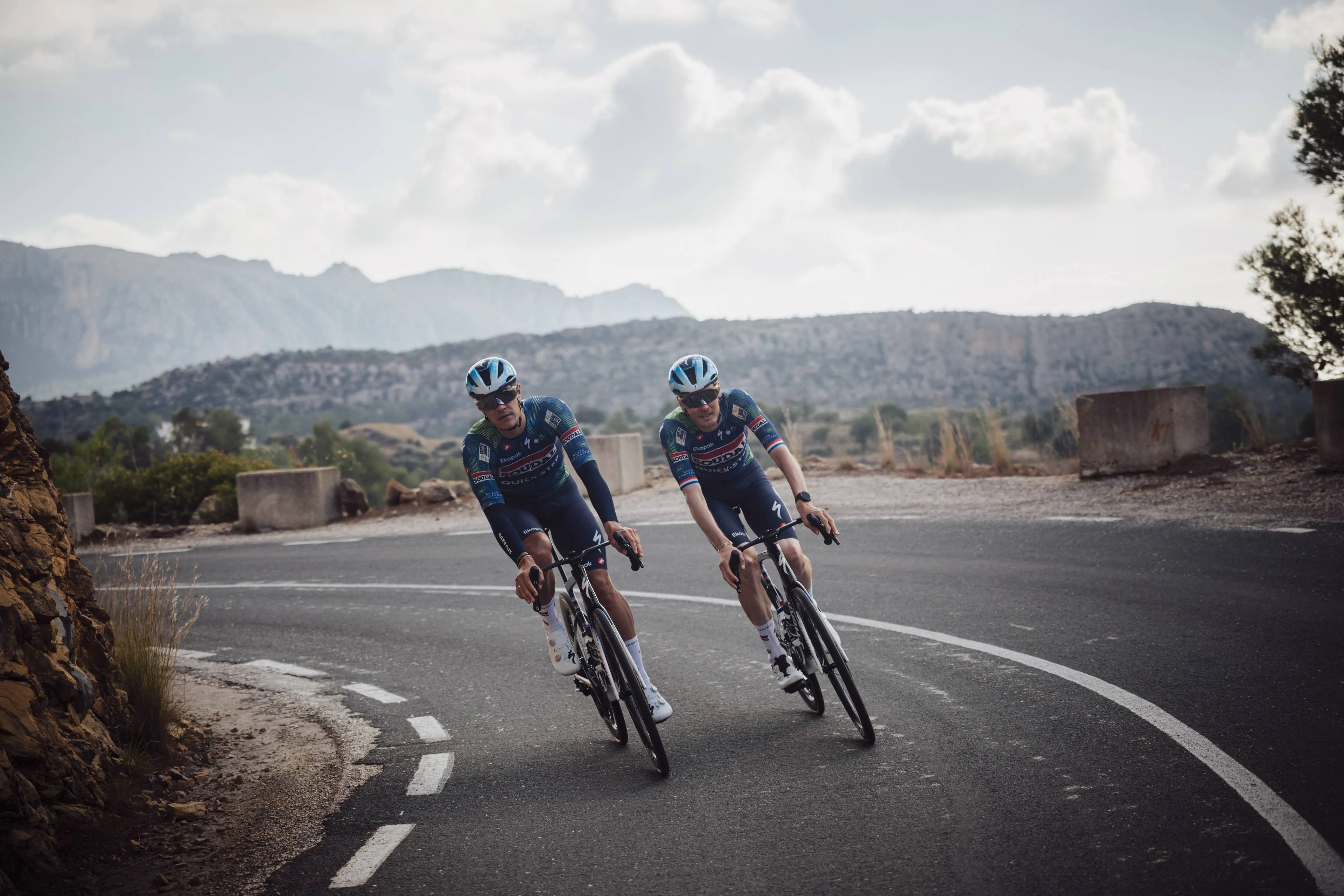 New coach ‘200% convinced’ that ‘V8 engine’ Van Baarle can go toe-to-toe with Van der Poel and Pogacar