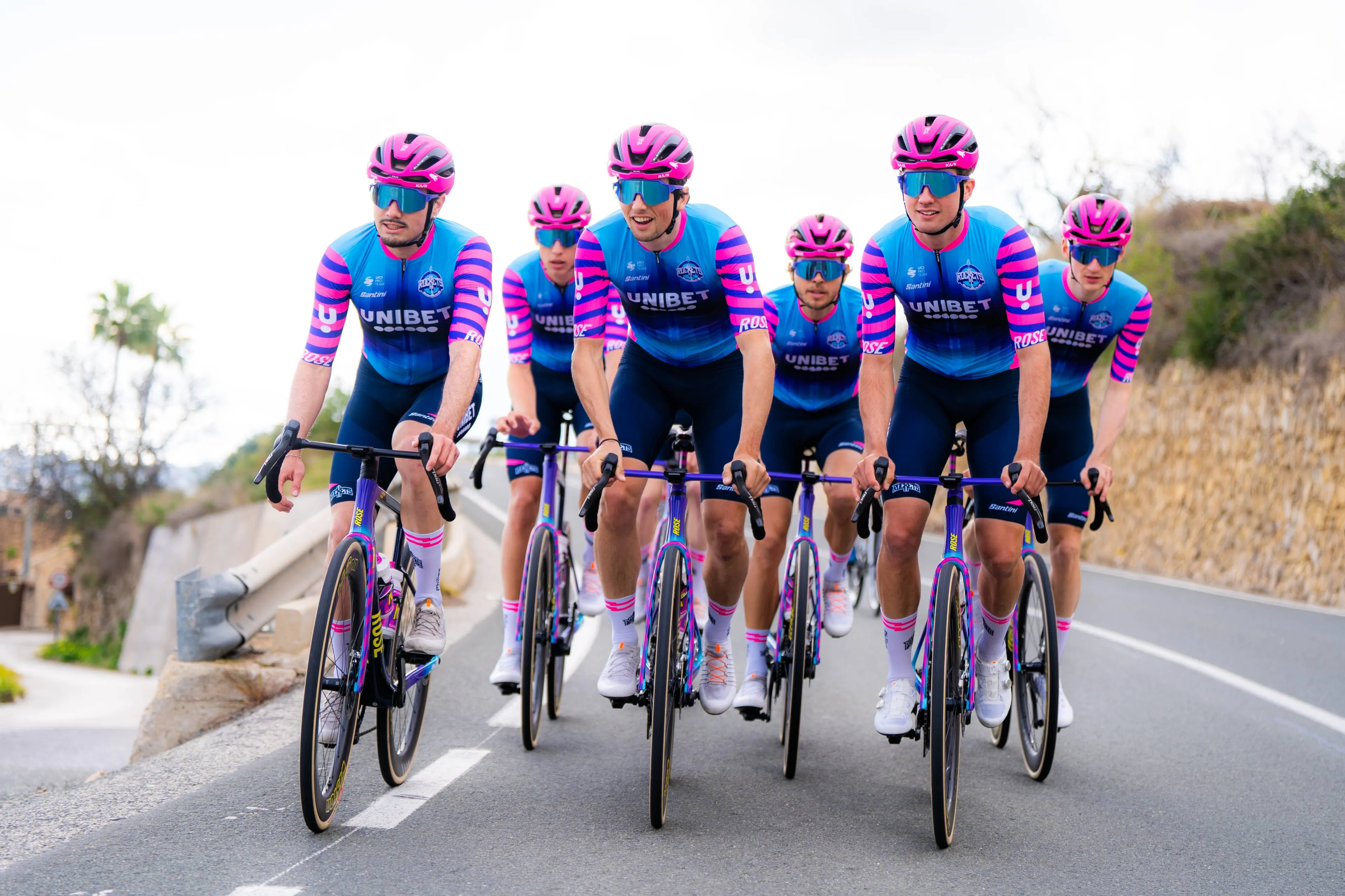 Keiharde mokerslag voor Bas Tietema: Unibet Rose Rockets niet naar de Tour, wel Spaanse verrassing