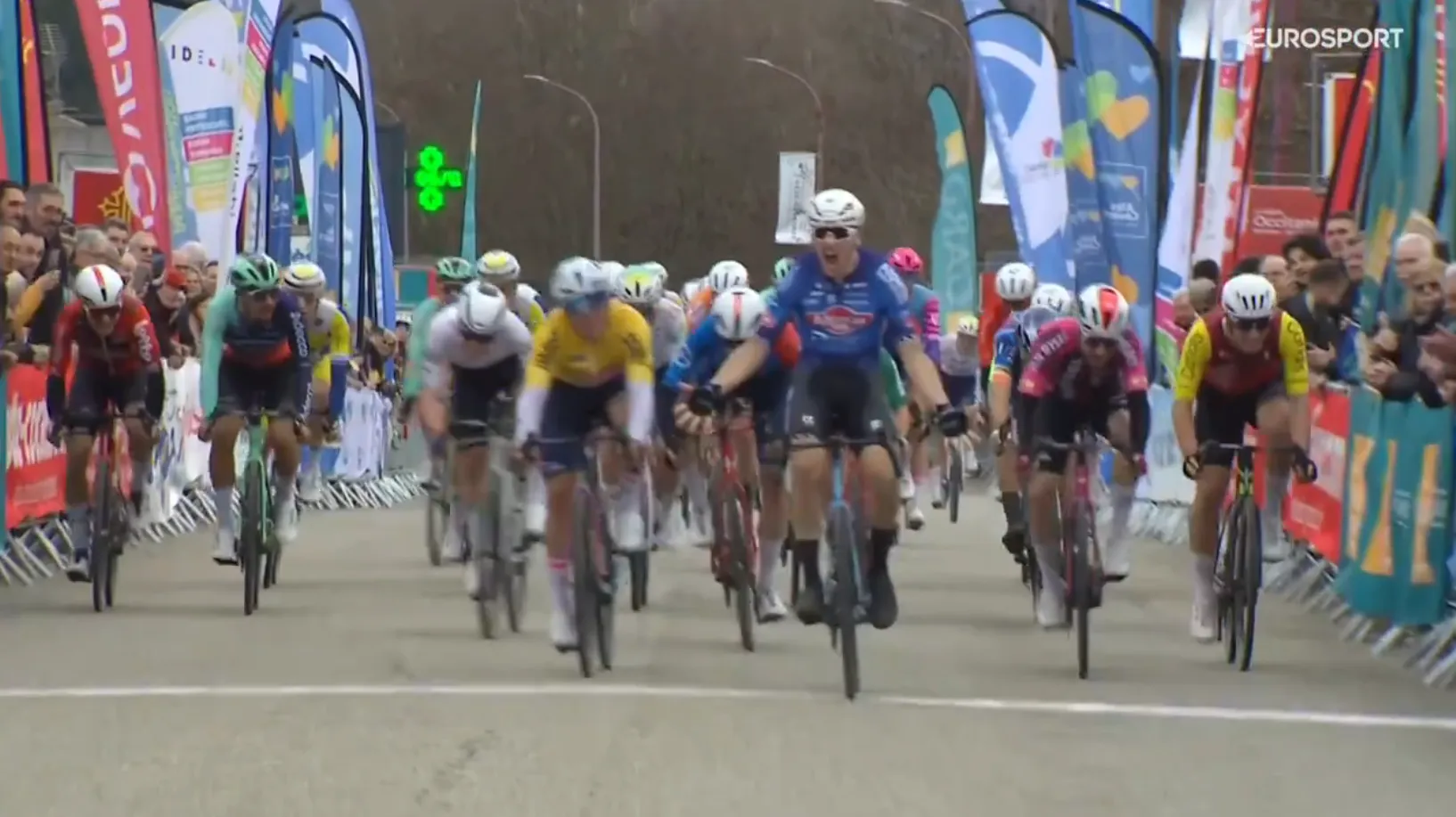 Again second place for the Rockets — but they do take the leader’s jersey in Bessèges