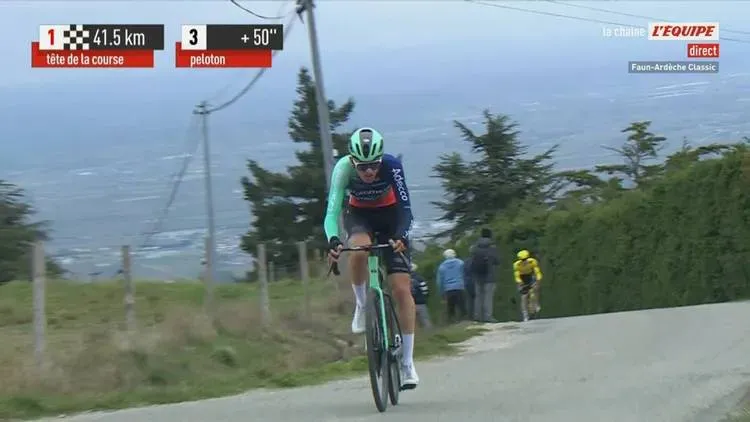 Effort of the day isn’t Van der Poel’s, but Seixas’, as he wins in Pogačar fashion