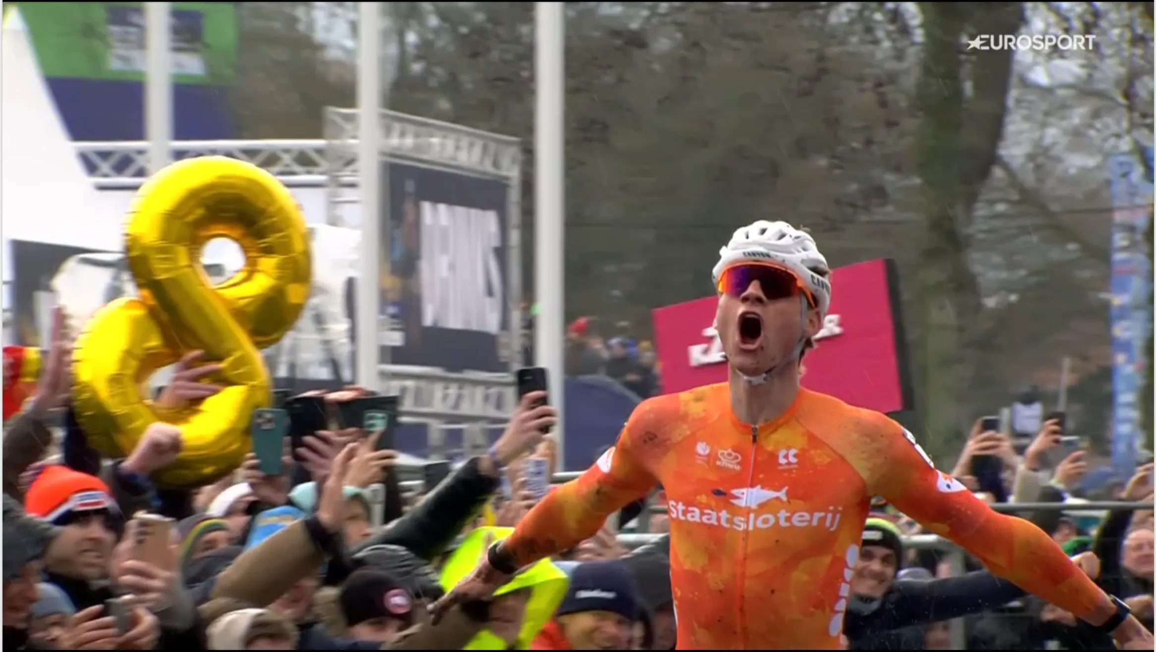 Mathieu van der Poel is de beste veldrijder aller tijden: de achtste (!) wereldtitel is binnen