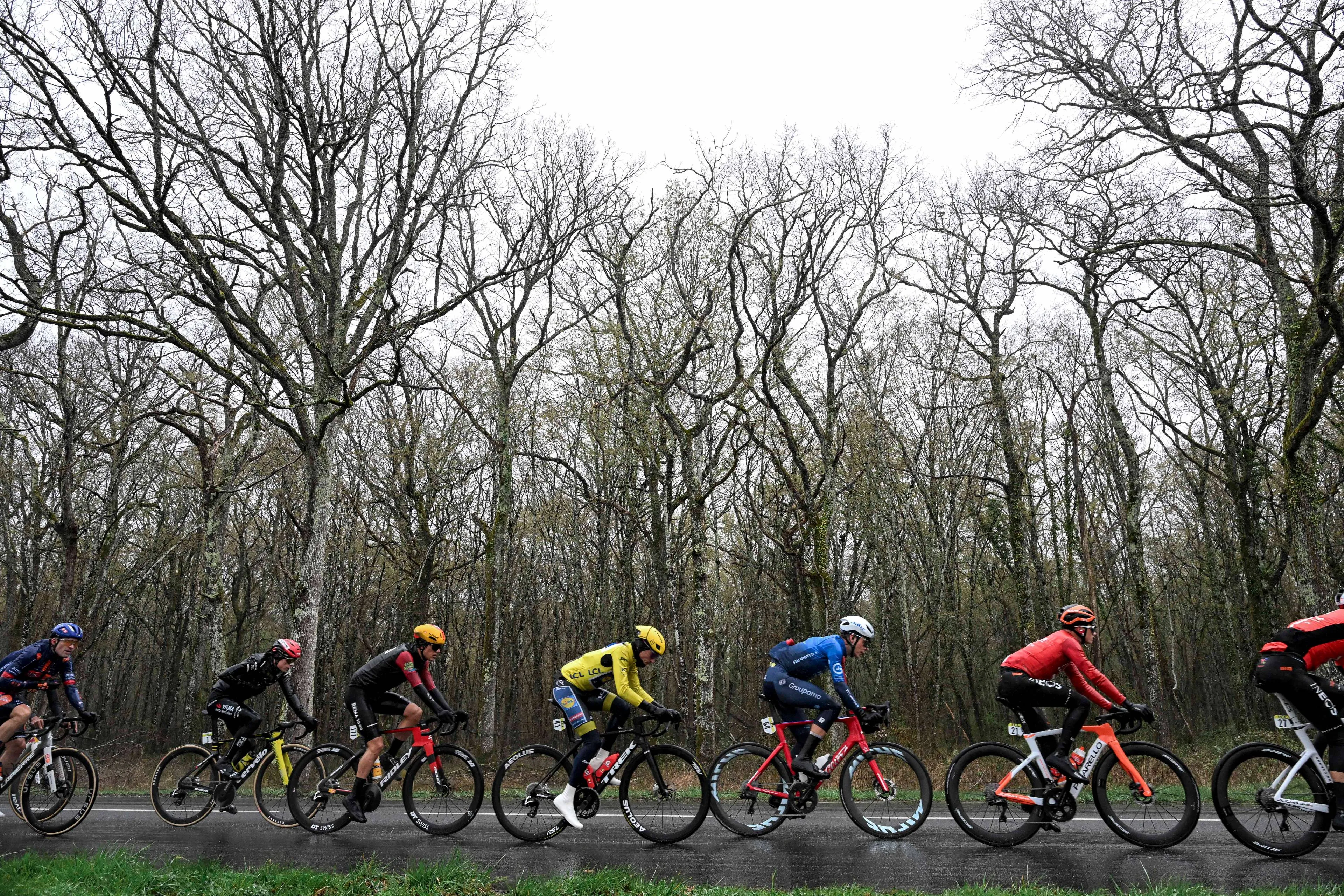 Long list of abandonments in Paris-Nice and Tirreno after cold and wet days