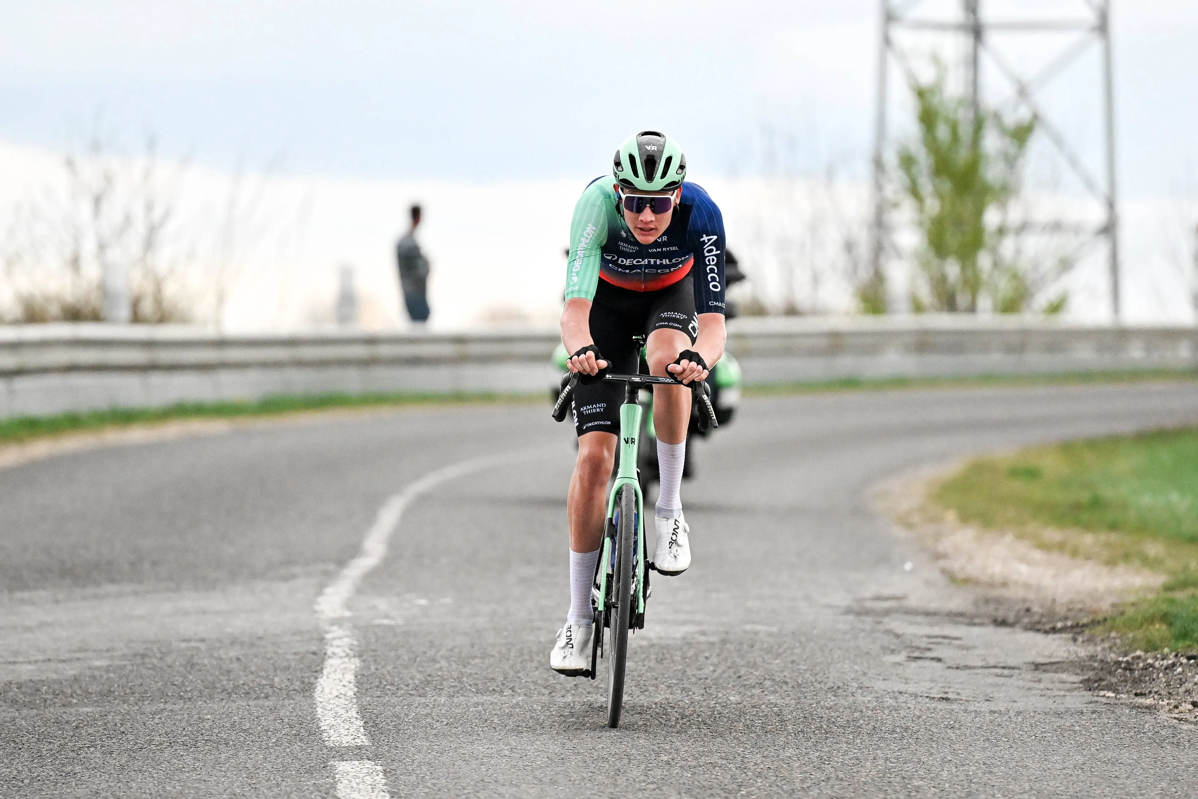 Daan Hoole to miss ‘Mini-Roubaix’ after broken finger but remains hopeful for the real thing