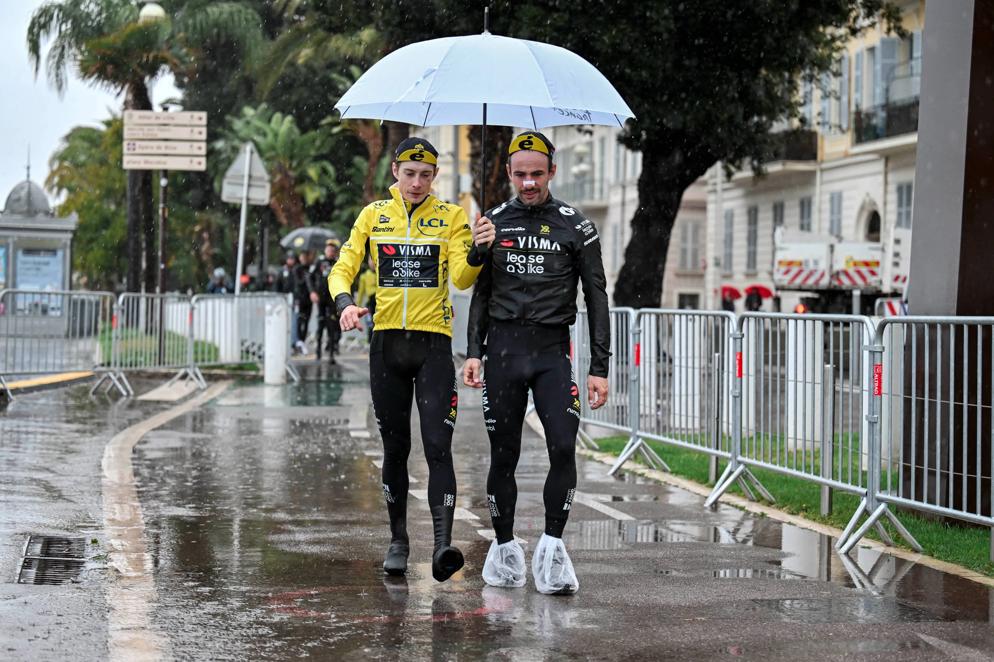 Visma | Lease a Bike control 47-kilometer-shortened Paris-Nice stage as Godon wins in the snow