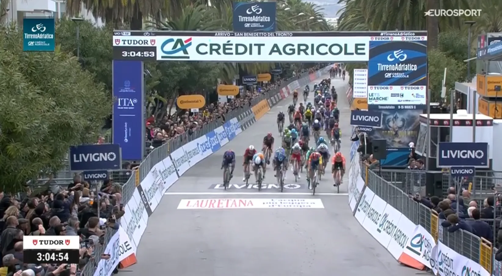 Jonathan Milan wins Tirreno-Adriatico finale as Van der Poel’s ‘Sanremo training’ shakes up the sprinters