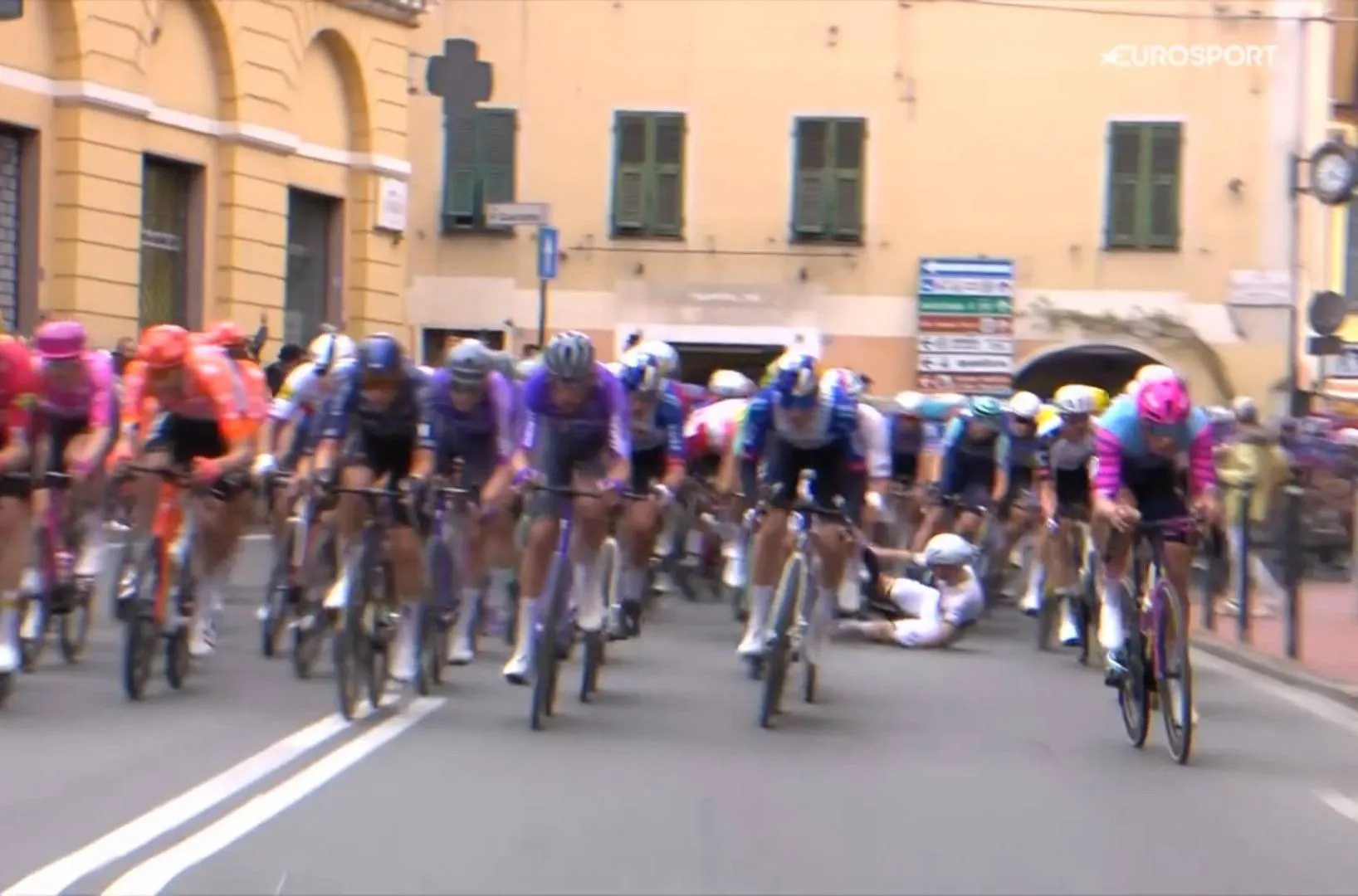 The stars were not exactly aligned for Pogacar in Sanremo: headwind, absent domestiques and a crash of his own