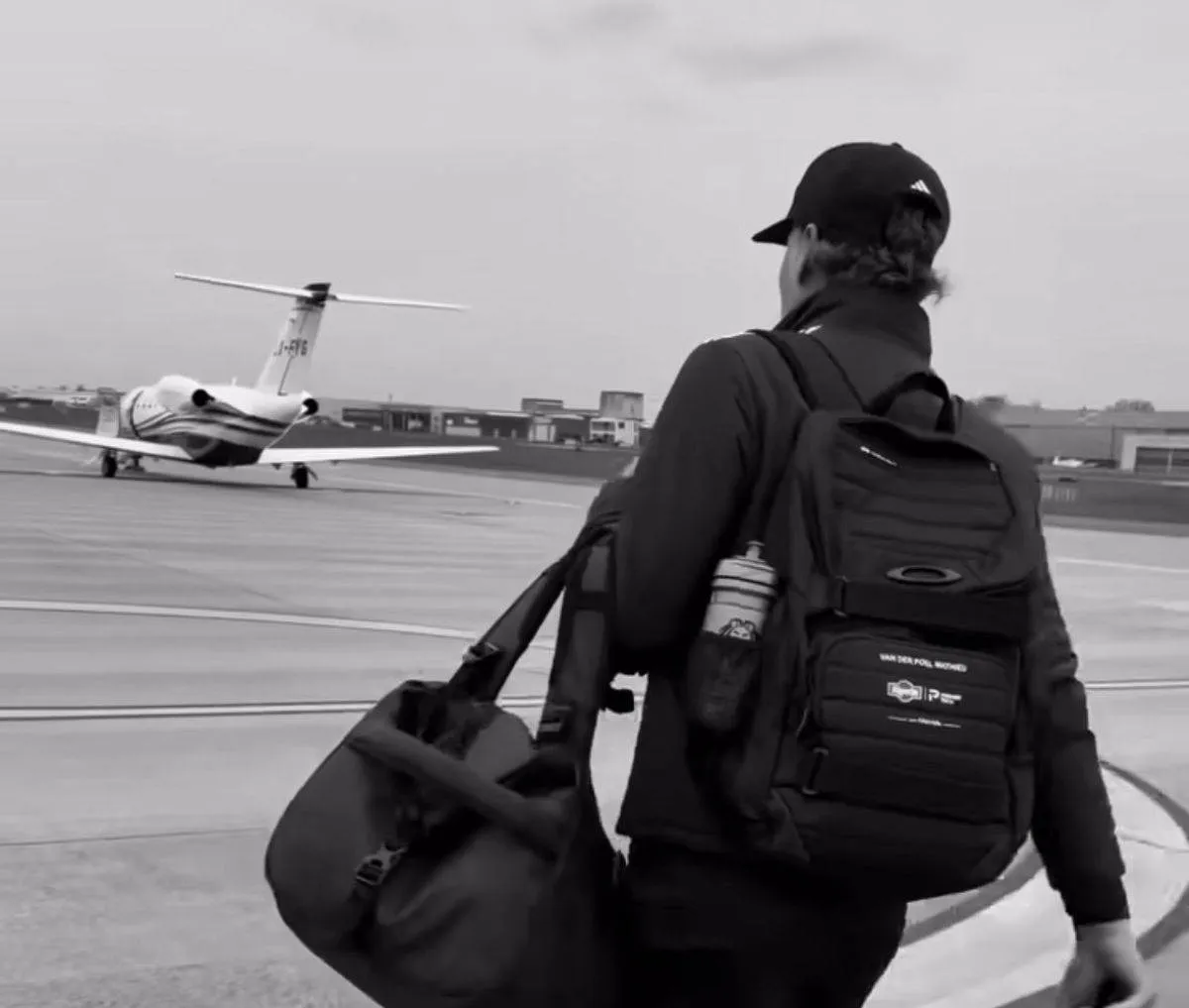 From the team bus it was barely 100 metres: Mathieu van der Poel goes from the Flemish fields to the Spanish coast