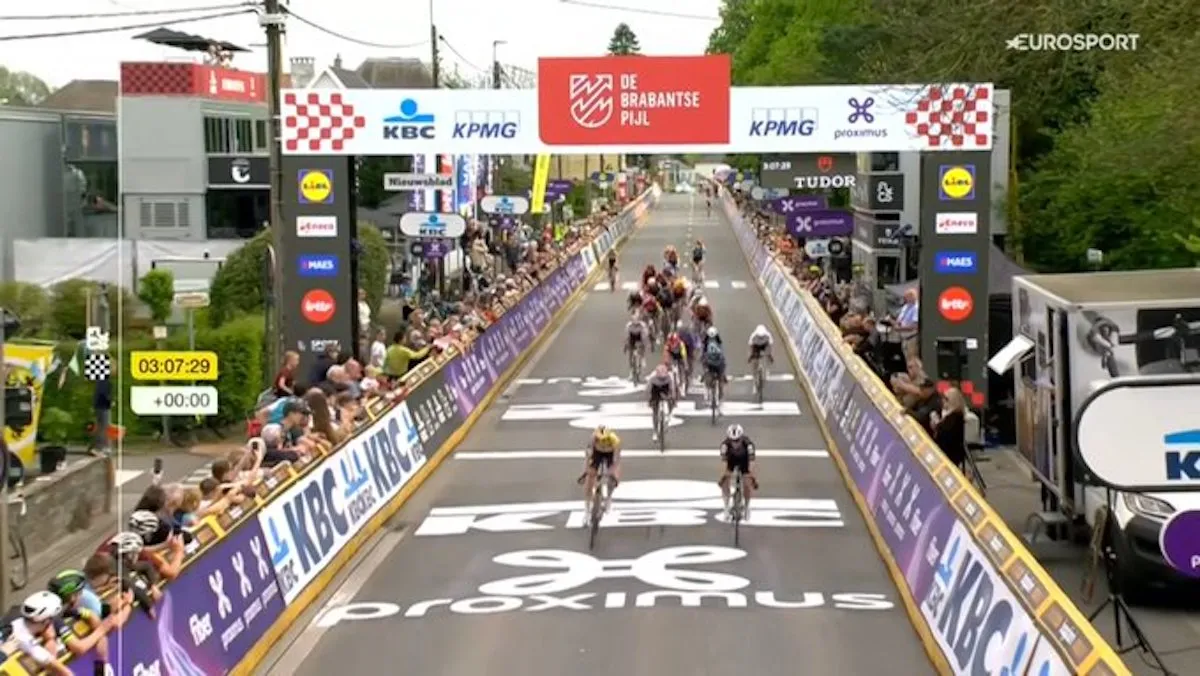 Tactical blunder costs Anna van der Breggen the win at Brabantse Pijl