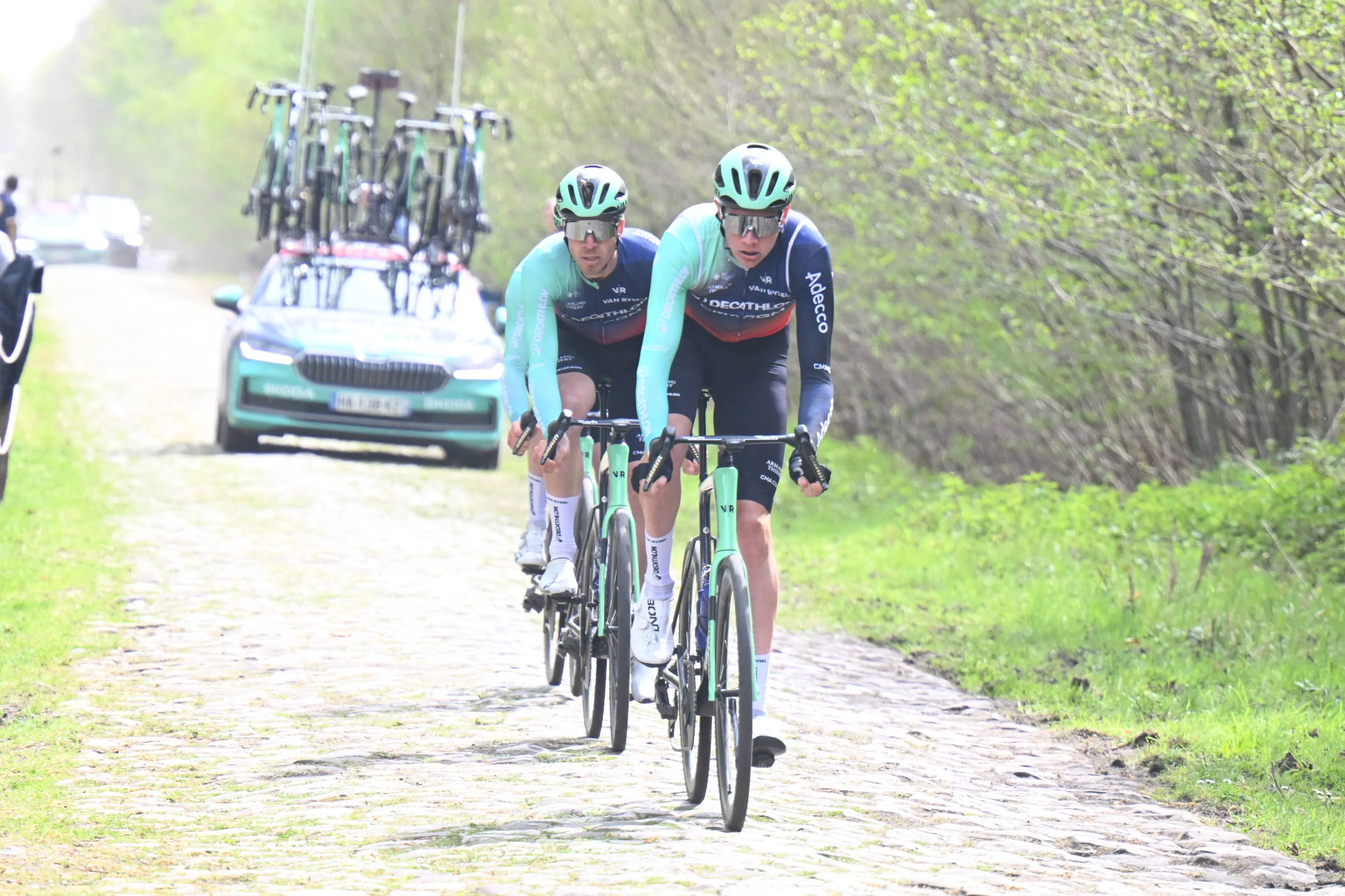Does a true Paris-Roubaix specialist still exist? "Pogačar riding tomorrow with 35 mm tyres"