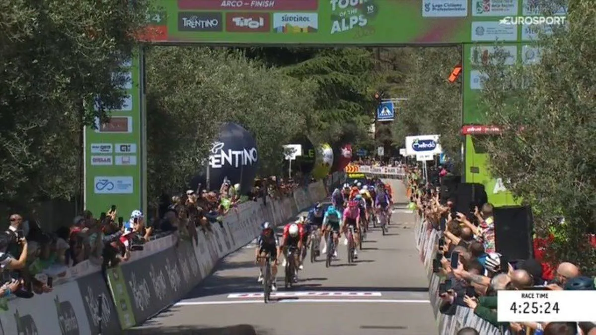 Pidcock suffers in Tour of the Alps but wins stage 3 with a decisive late sprint