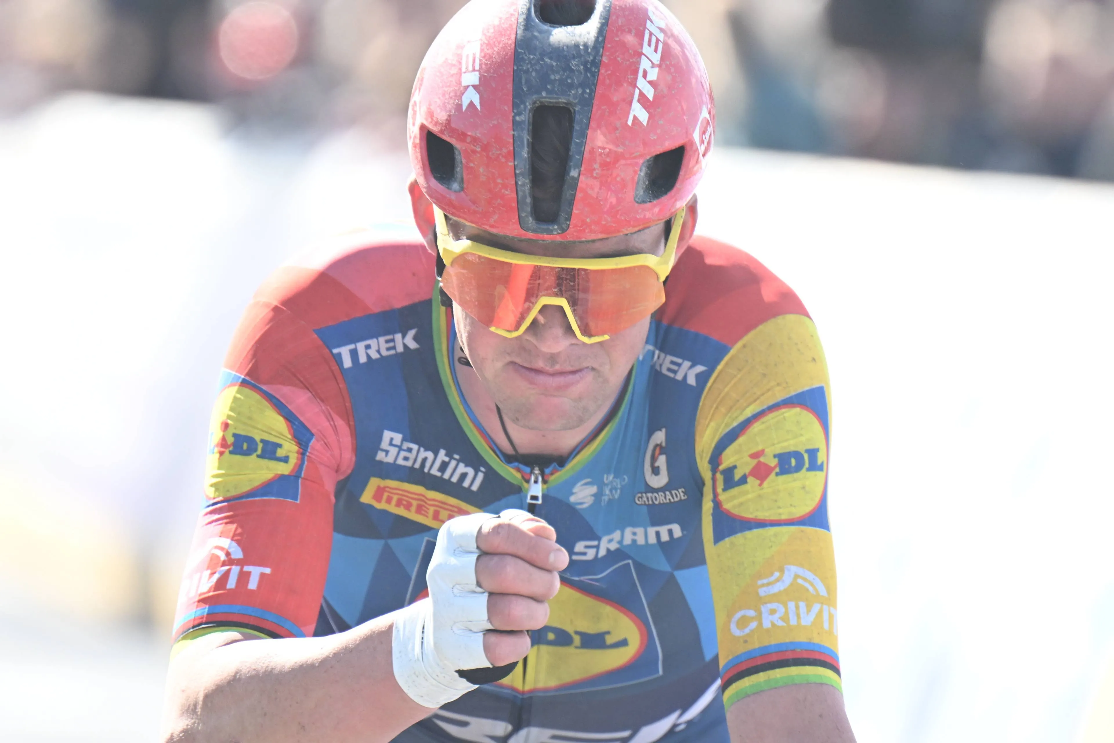 No Gravaa for Visma | LaB, but Lidl-Trek bring BMX gadget to the start of Paris-Roubaix