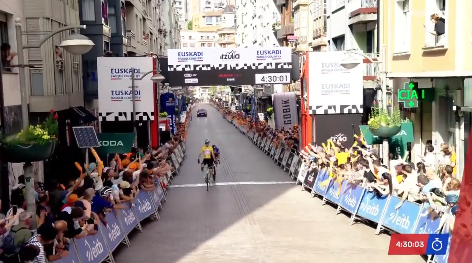 Basque Country stage 5 | Seixas proves he is the best again as Lipowitz attacks fall short