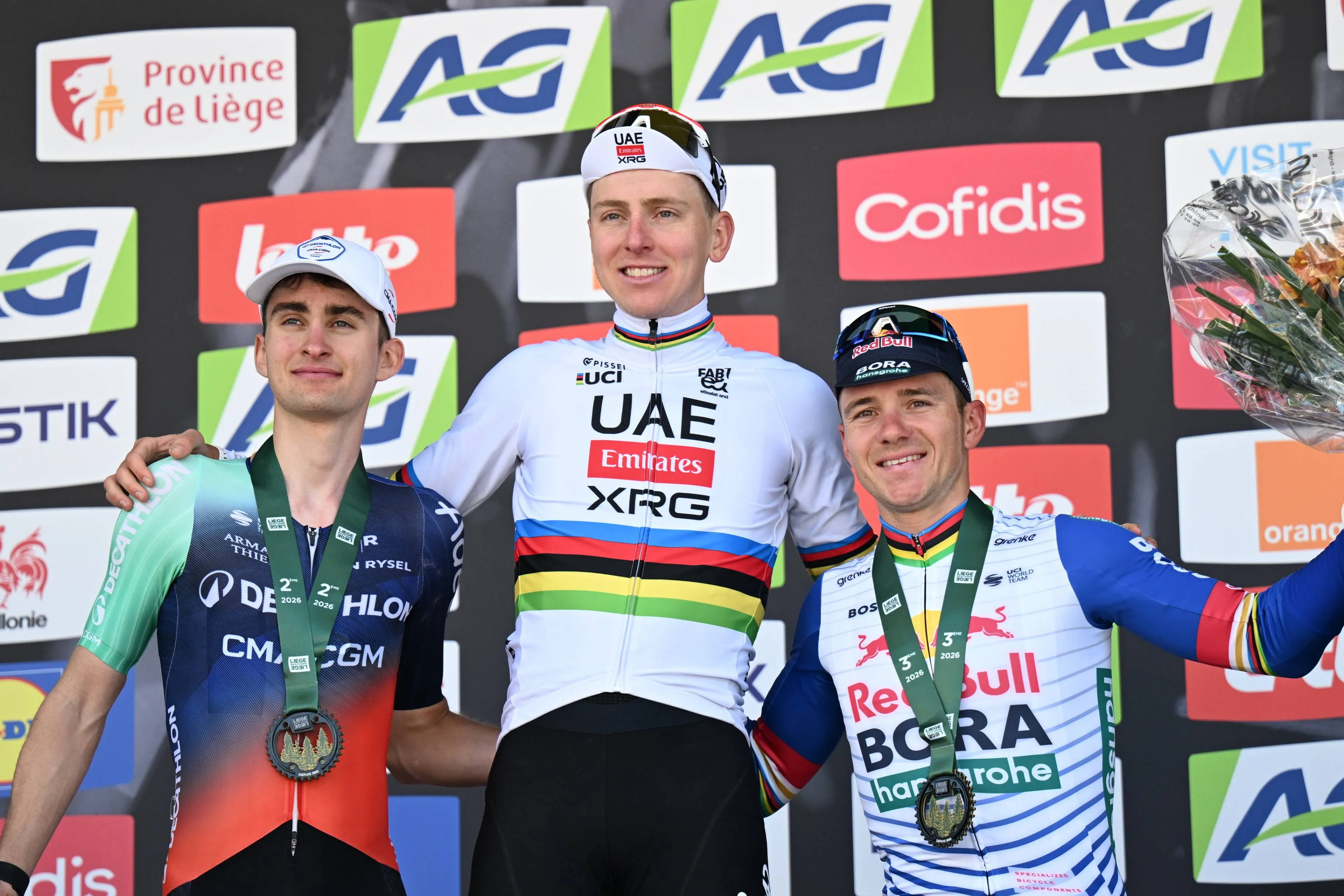 'Remco said straight away there were 40 of them' — what exactly happened at the start of Liège?