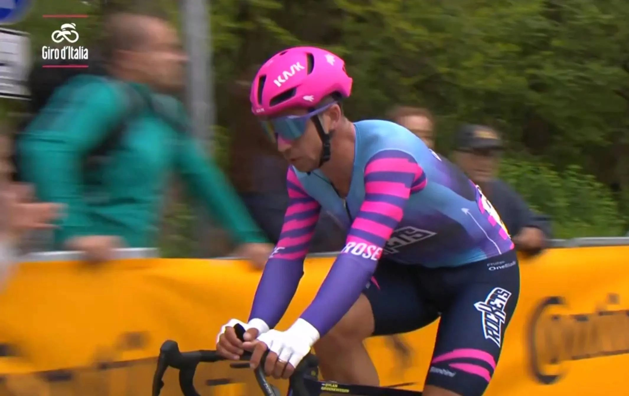 🎥 Giro d'Italia latest injury updates: How are badly injured Groves, Groenewegen, and other others after stage 1 crash?