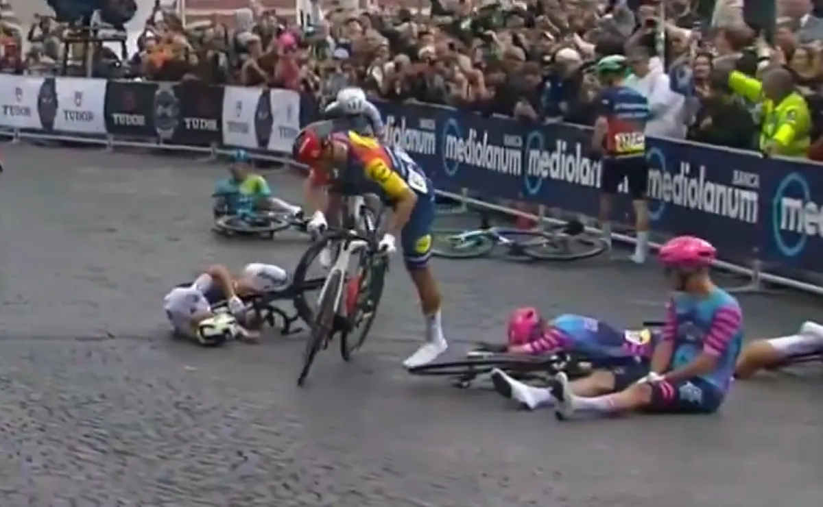 Groenewegen reacts to the crash in the Giro's final corner: 'Everything was perfect, right up until that last bend'