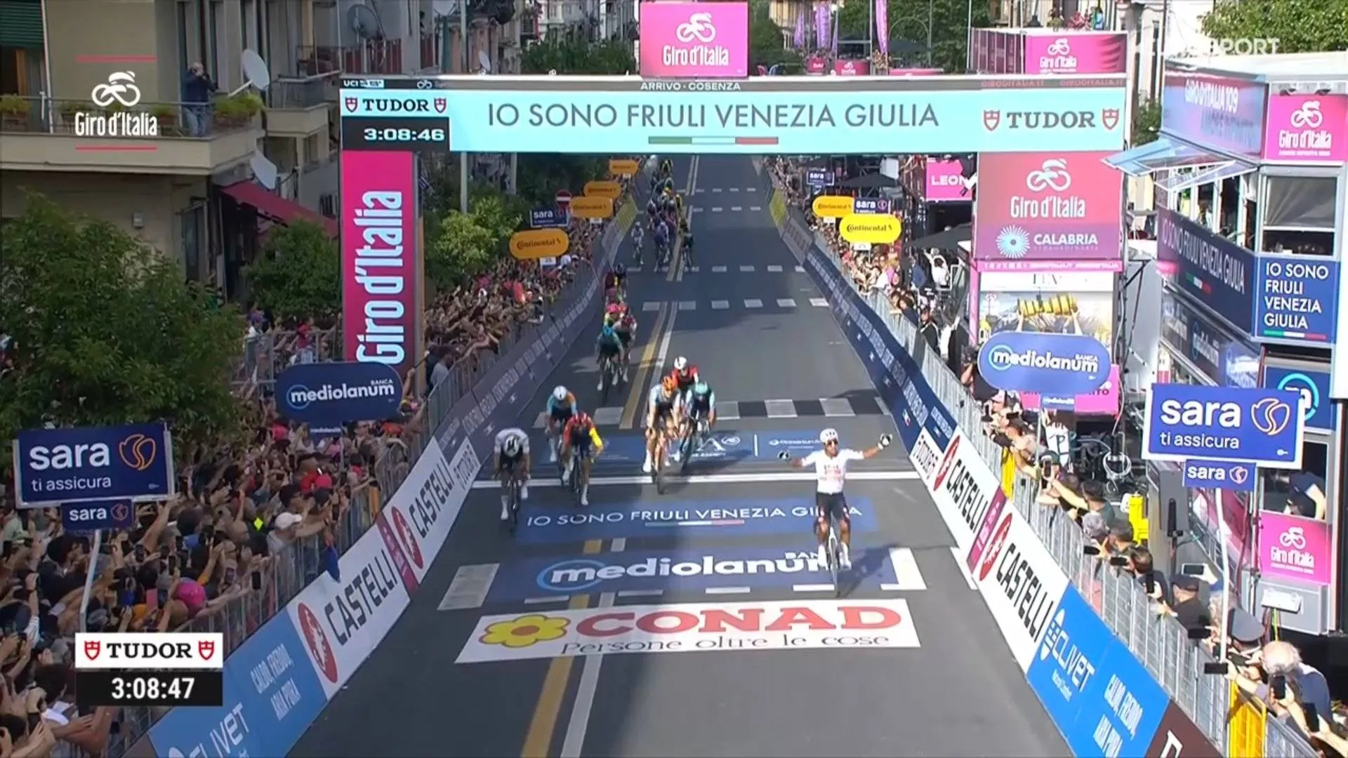 Narváez gives battered UAE something to smile about with stage four win, pink jersey changes hands