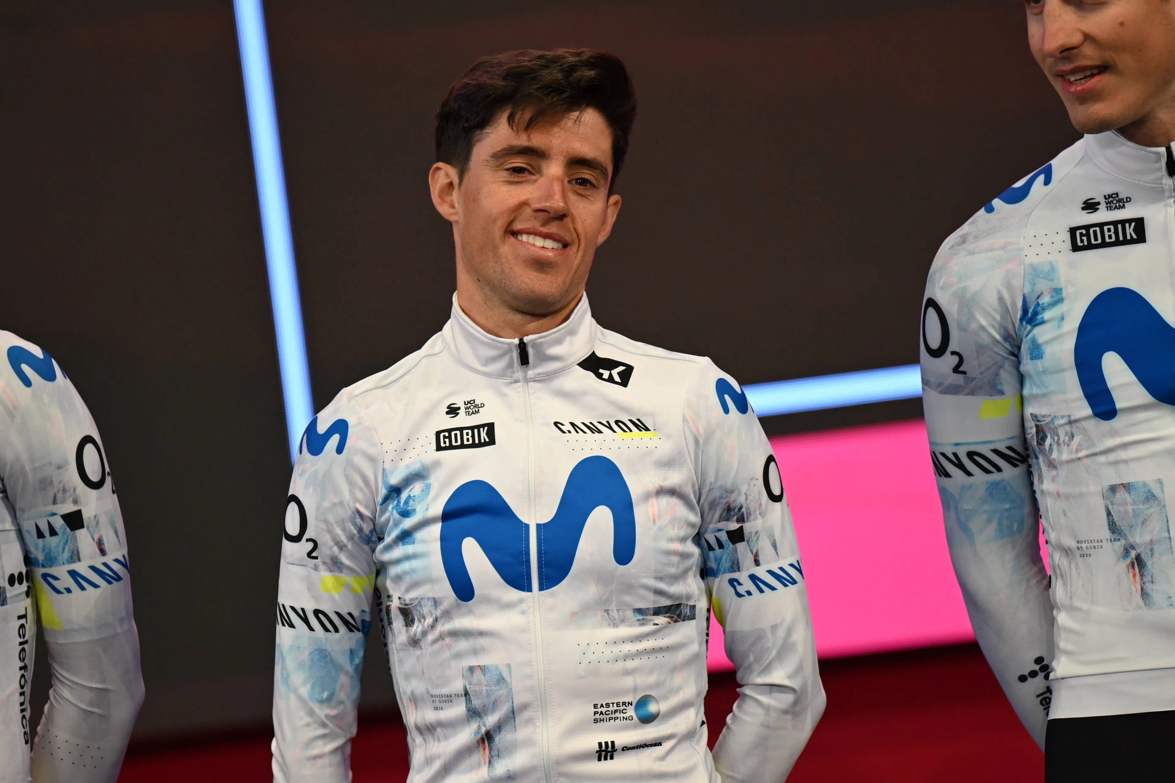 Juan Pedro López stands up for team leader Enric Mas: 'I’d give them a bike'